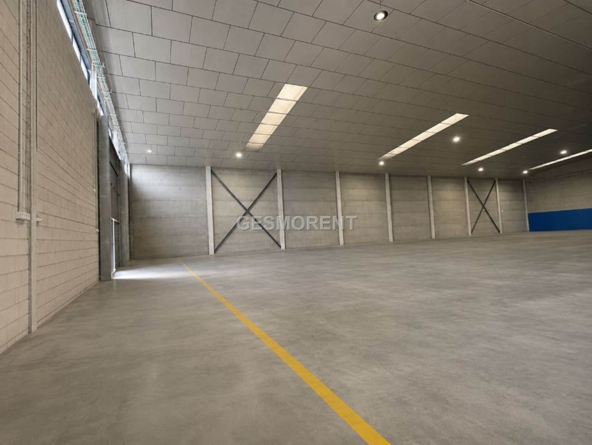 NAVE INDUSTRIAL AISLADA EN VENTA CON PATIO LATERAL Y OFICINAS EN POLÍGONO INDUSTRIAL - Foto 4