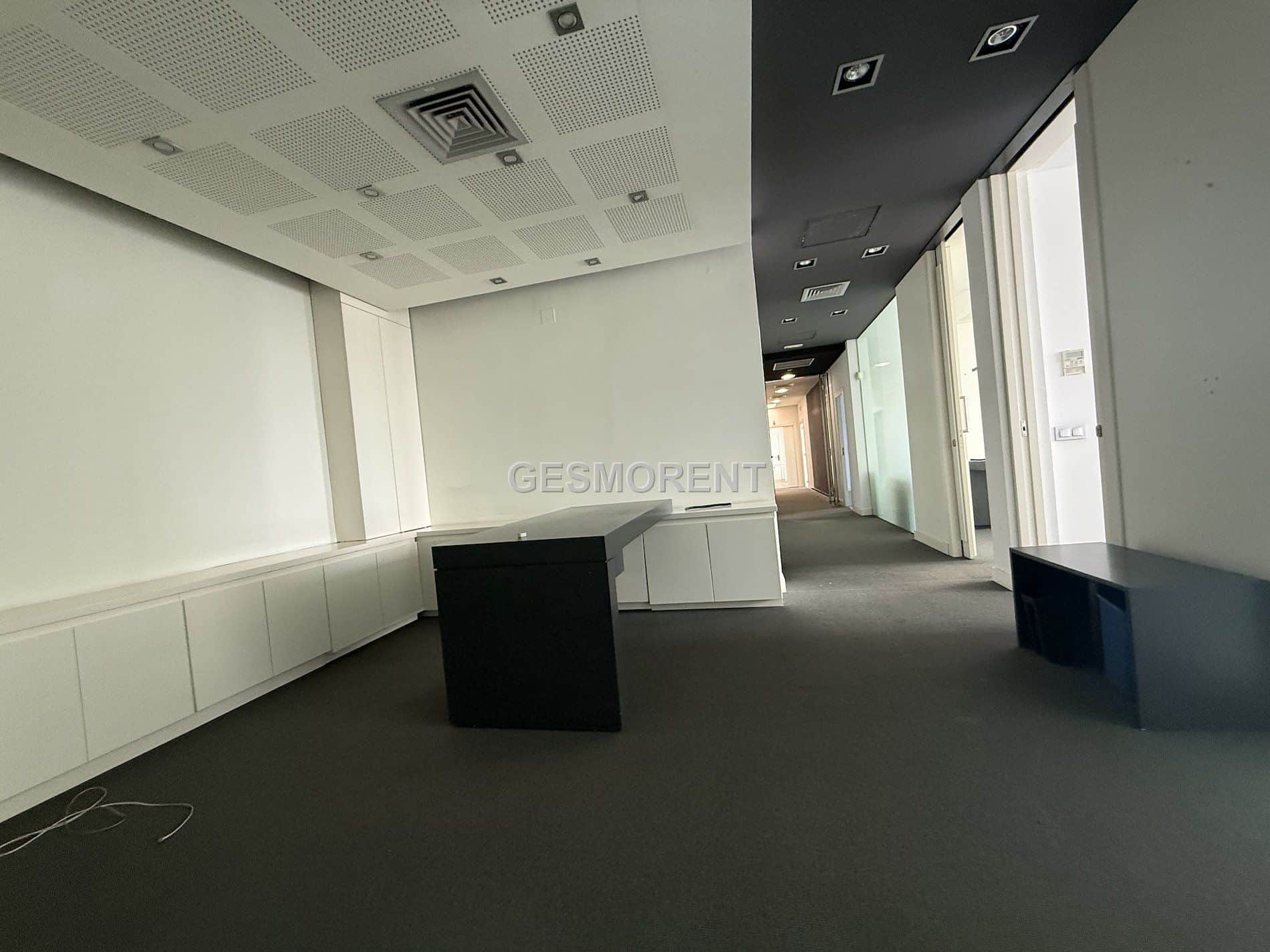 Oficina con múltiples despachos y sala de reuniones en Son Castelló - Foto 3
