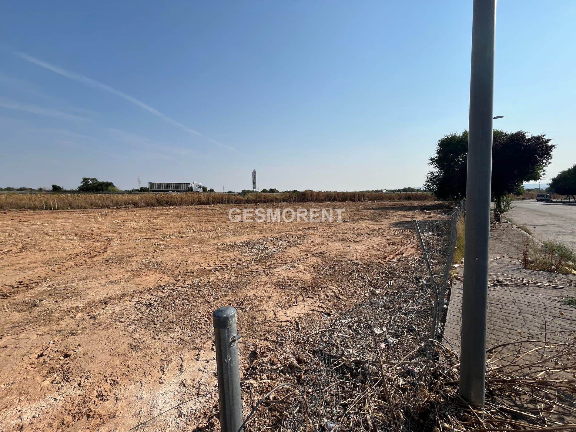 TERRENO INDUSTRIAL EN VENTA EN CABANILLAS DEL CAMPO, GUADALAJARA - Foto 1