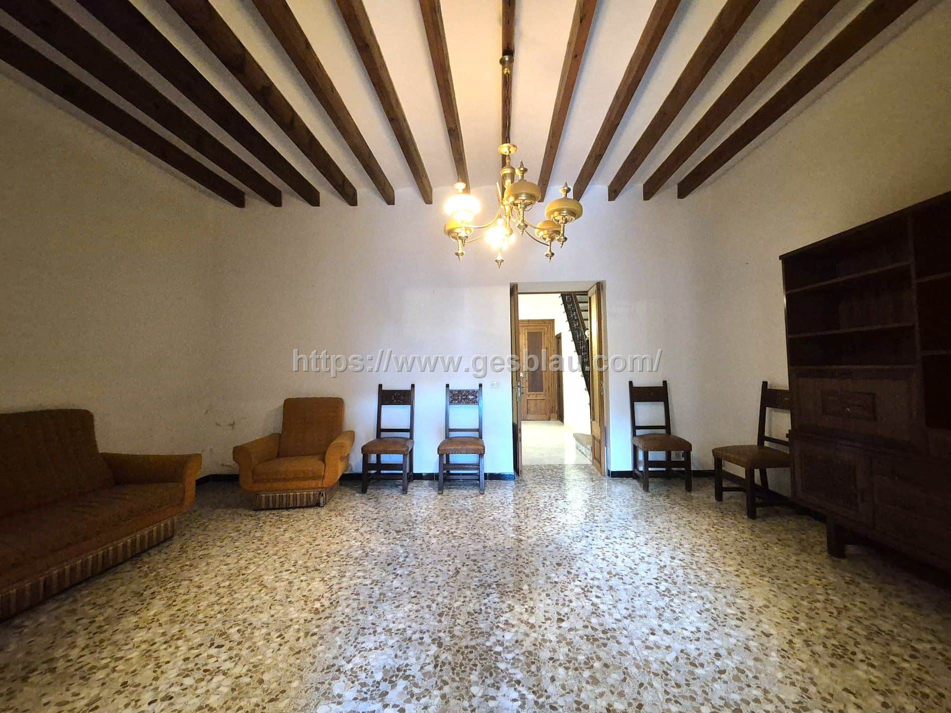 Gran casa con garaje y amplio patio en Selva – muchas posibilidades - Foto 1