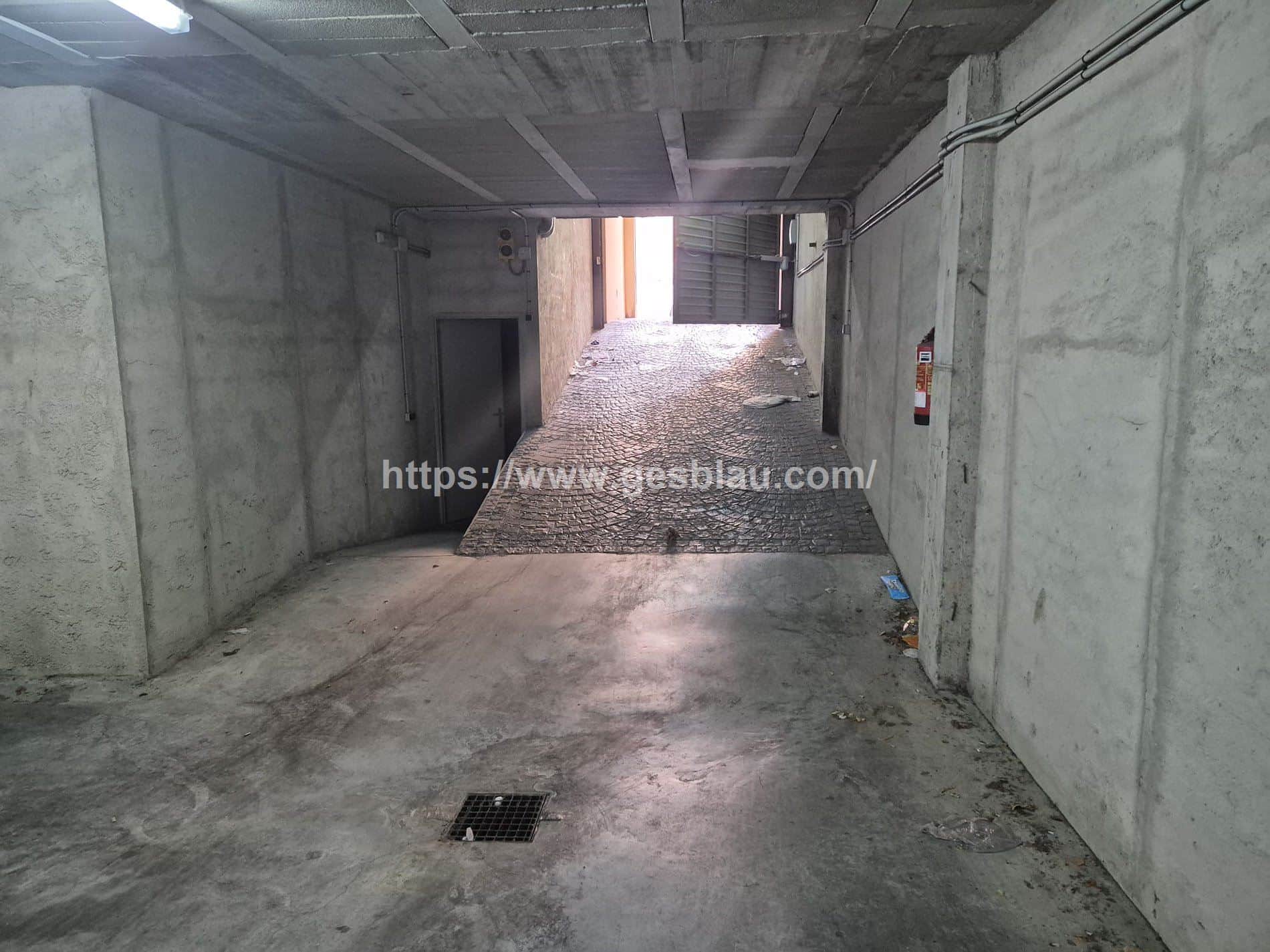 Plaza de aparcamiento en venta zona centro - Foto 3