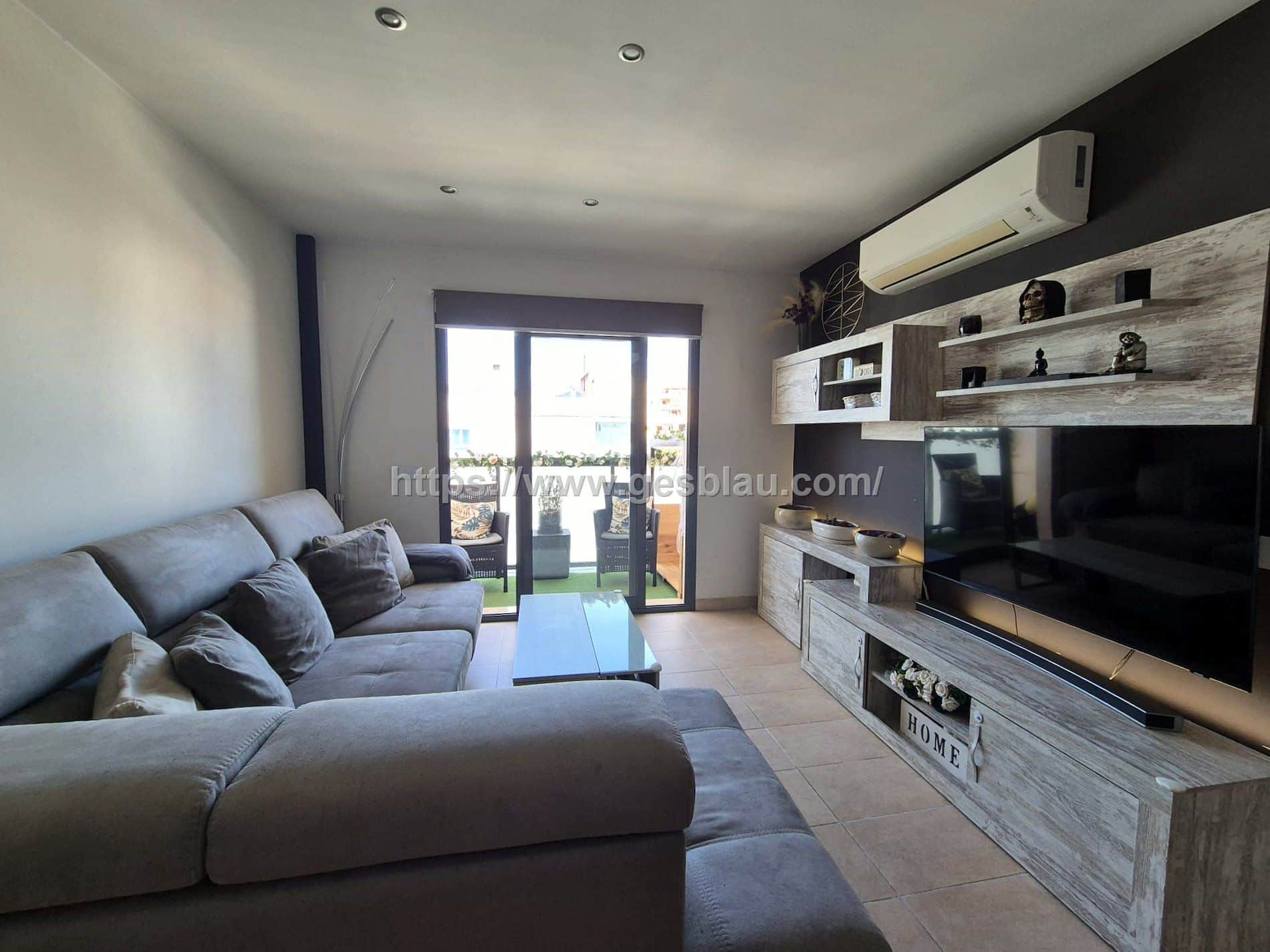 Piso con amplia terraza, plaza de parking y trastero incluidos - Foto 5