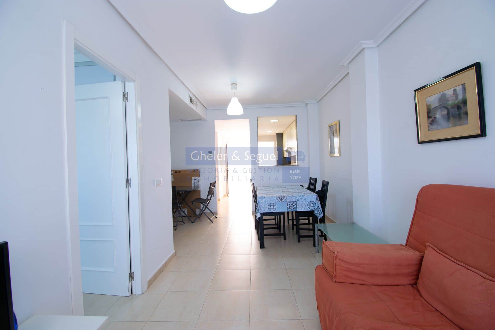 Apartamento con terraza, en zona tranquila a 5 minutos del mar - Foto 2