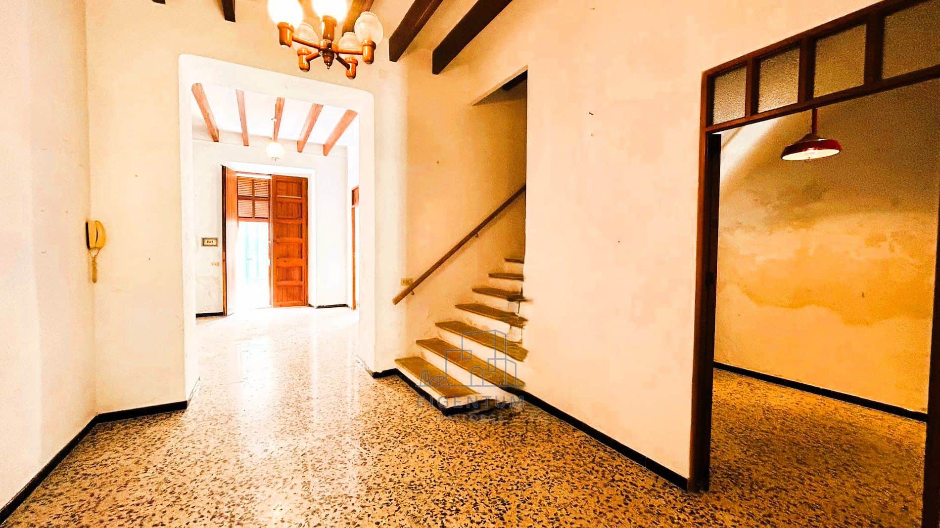 🏡 Auténtica casa de pueblo con gran potencial en Vilafranca de Bonany - Foto 2