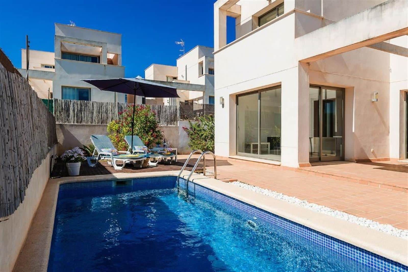 VILLA CON PISCINA PRIVADA SIN AMUEBLAR - Foto 1