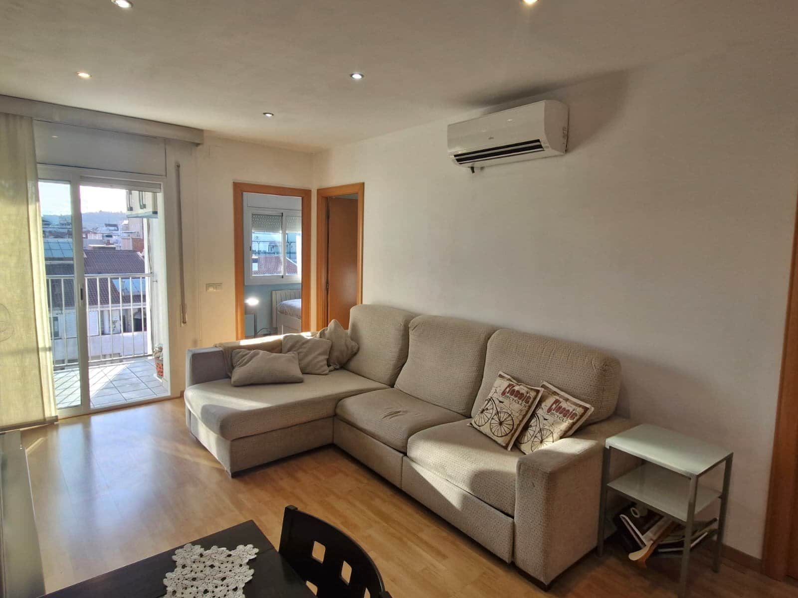 PISO DE 4 HABITACIONES EN SANT BOI DE LLOBREGAT. - Foto 2