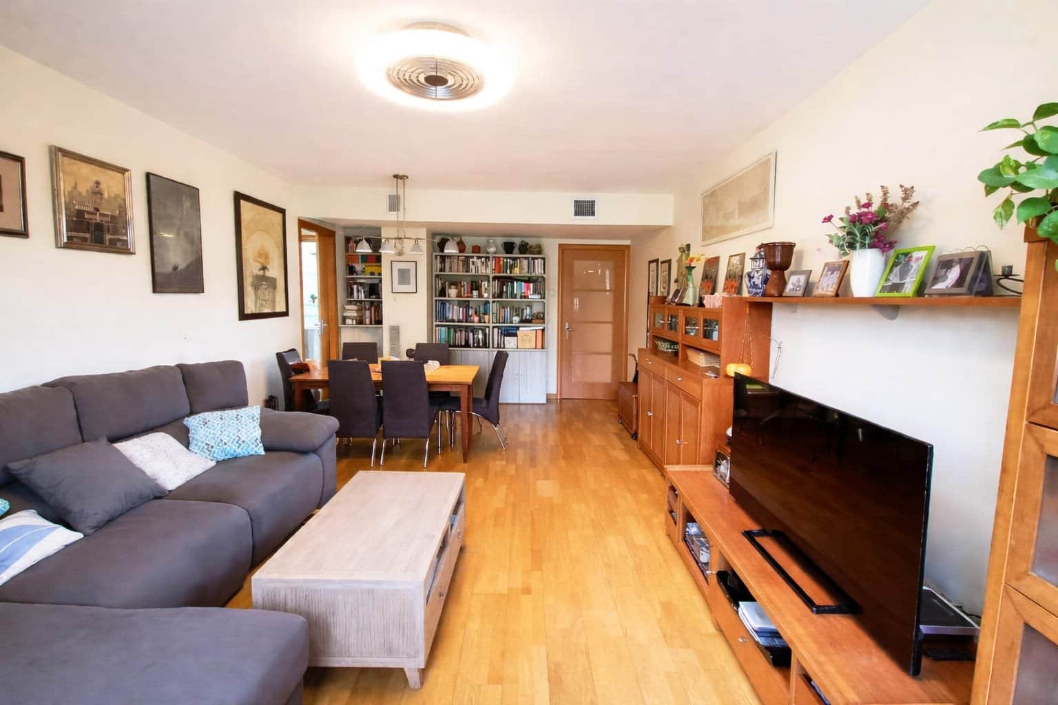 IMPECABLE PISO CON BALCÓN EN AV. BARCELONA. - Foto 1
