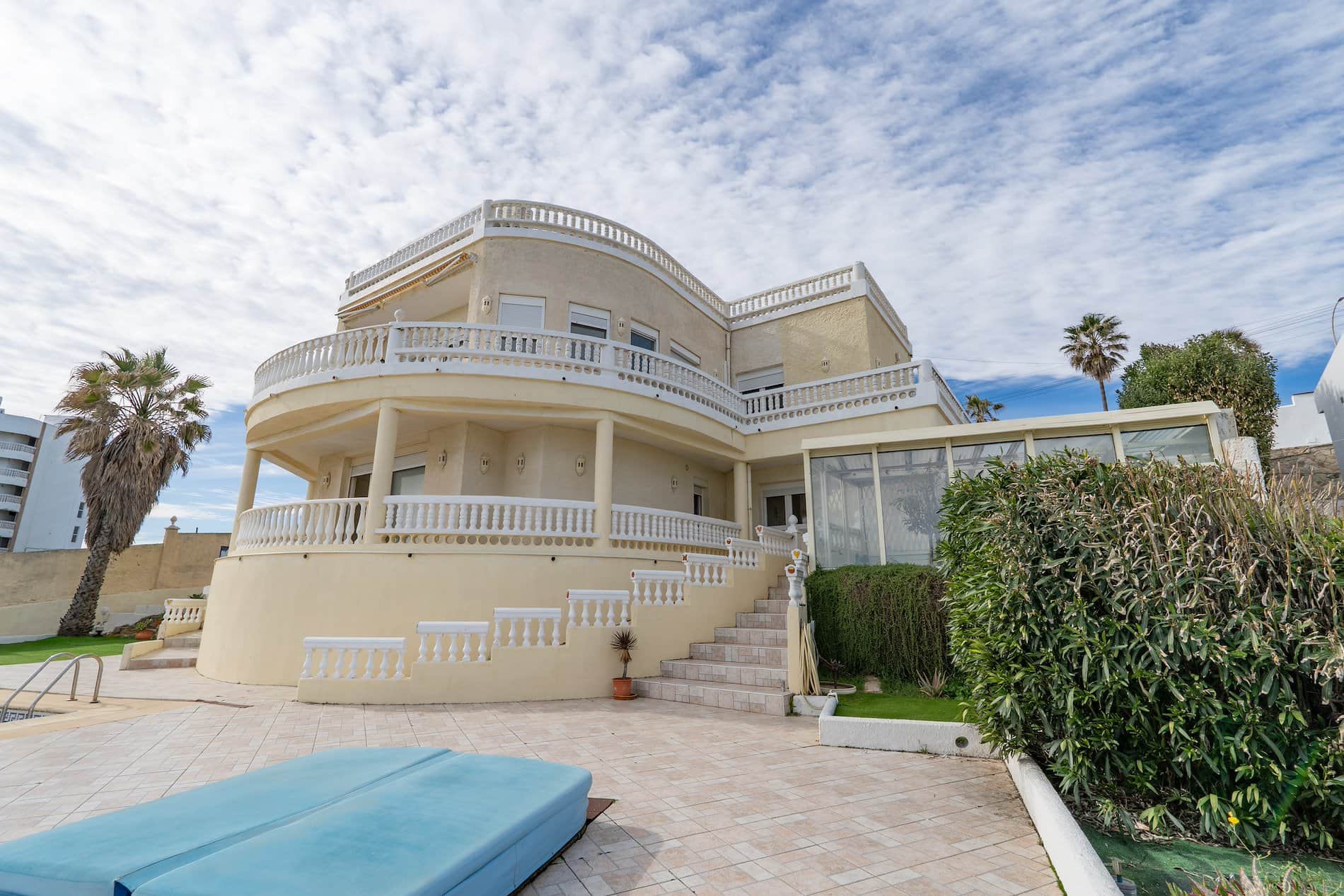Una villa que navega sobre el Mediterráneo.- - Foto 3