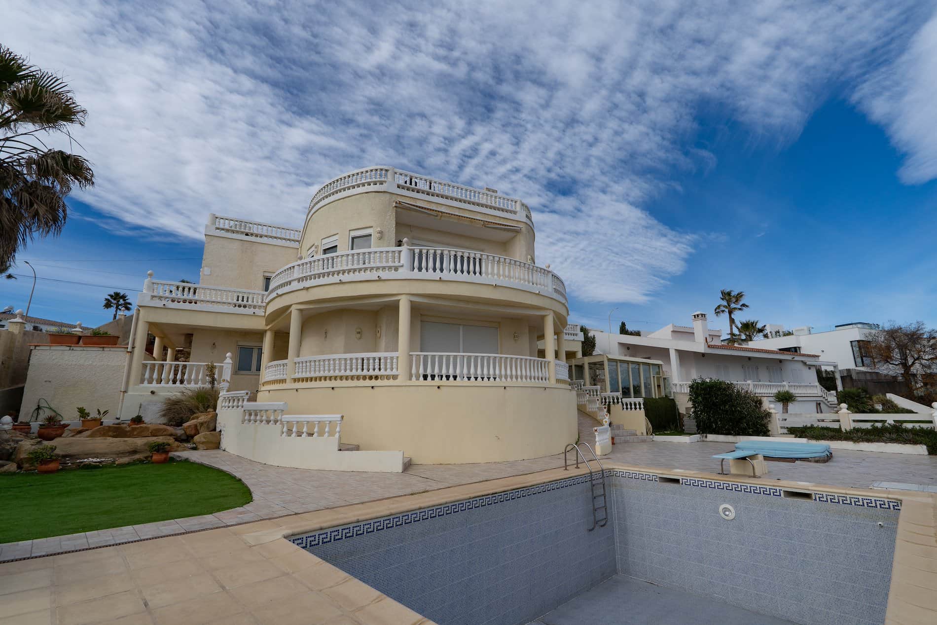 Una villa que navega sobre el Mediterráneo.- - Foto 2