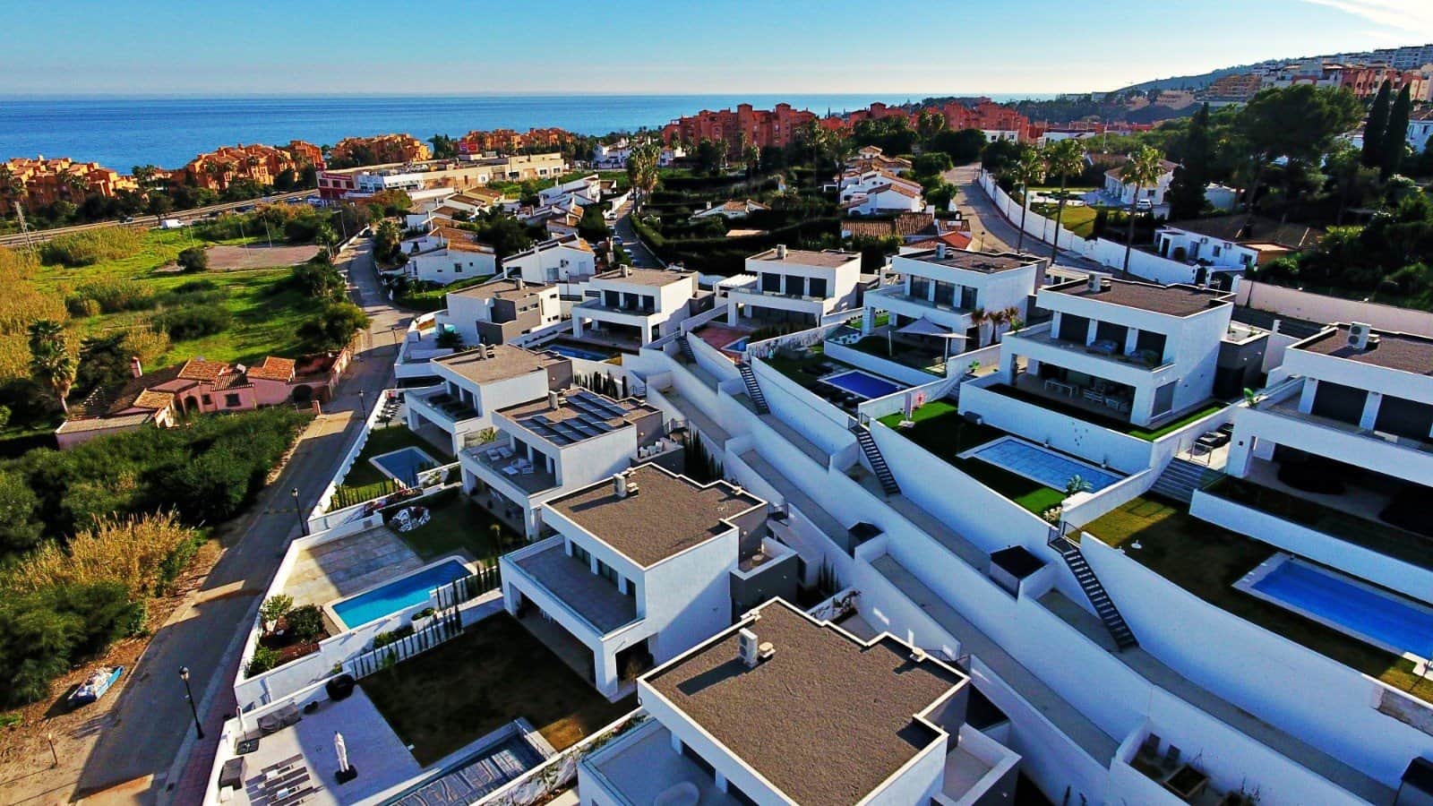 Exclusividad, Diseño y Vistas al Mar en La Duquesa.- - Foto 2
