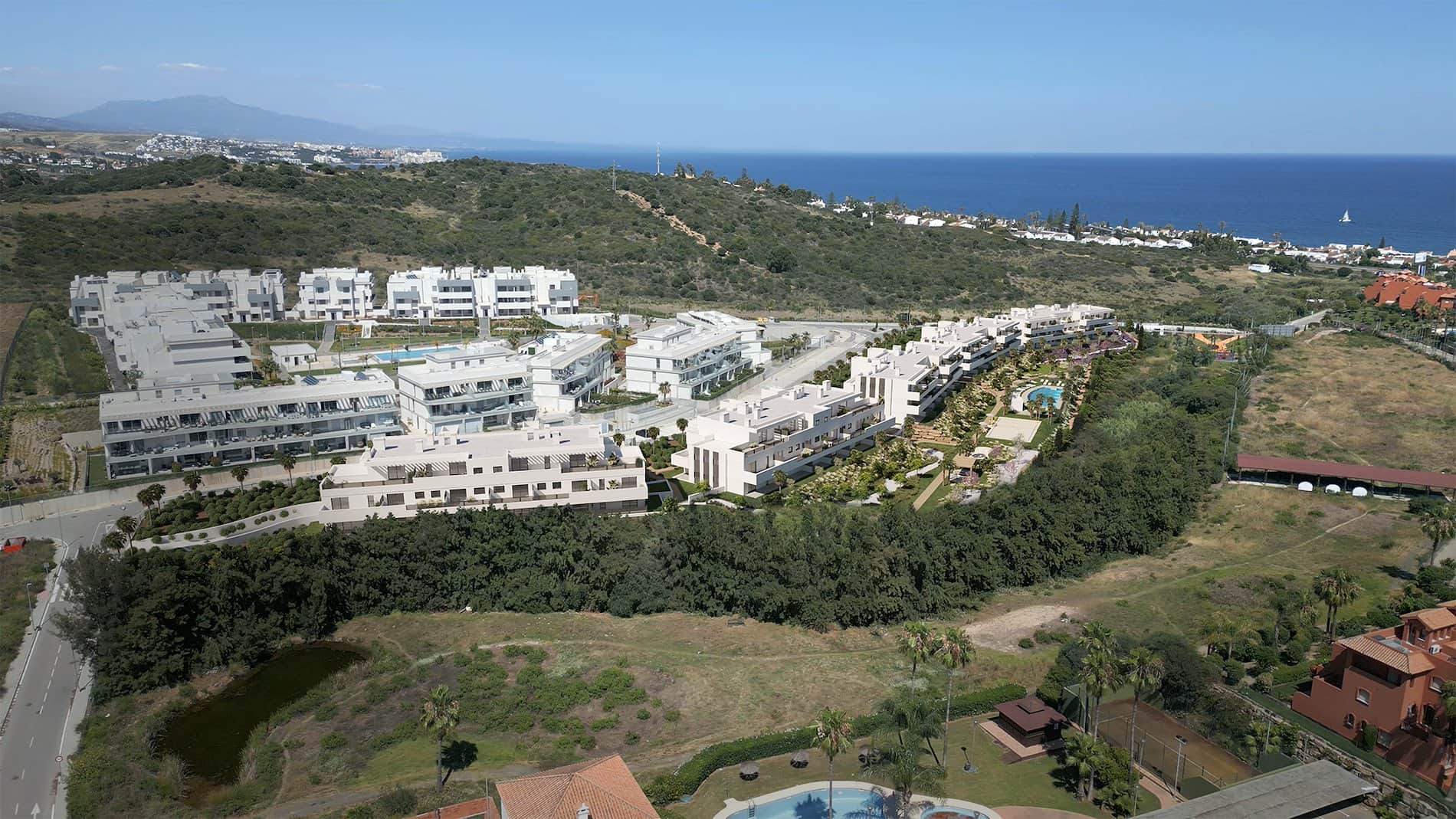 Exclusiva promoción de obra nueva tipo resort en Estepona.- - Foto 1