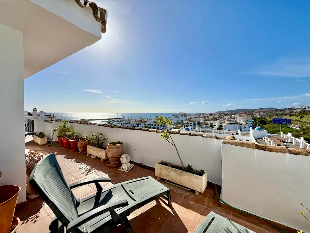 Ático exclusivo con privacidad absoluta y vistas panorámicas en Puerto de la Duquesa, Manilva.- - Foto 4