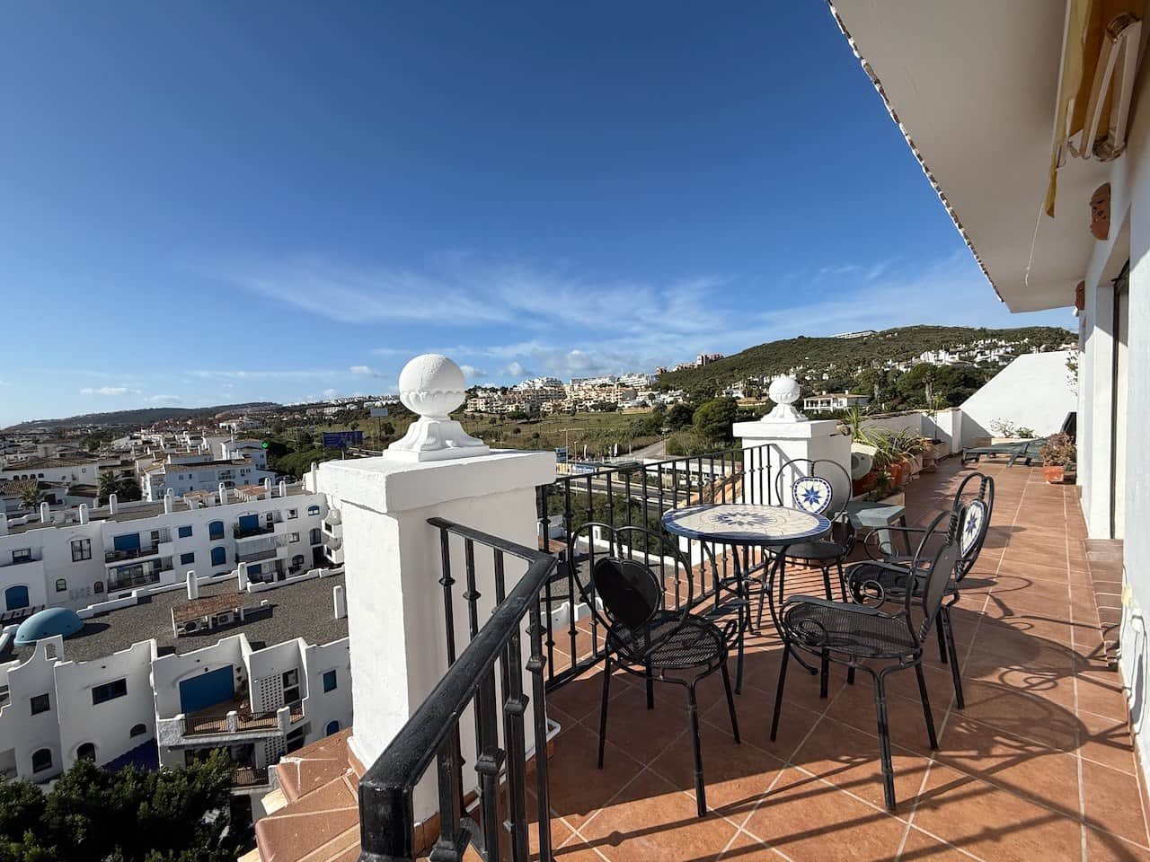 Ático exclusivo con privacidad absoluta y vistas panorámicas en Puerto de la Duquesa, Manilva.- - Foto 2