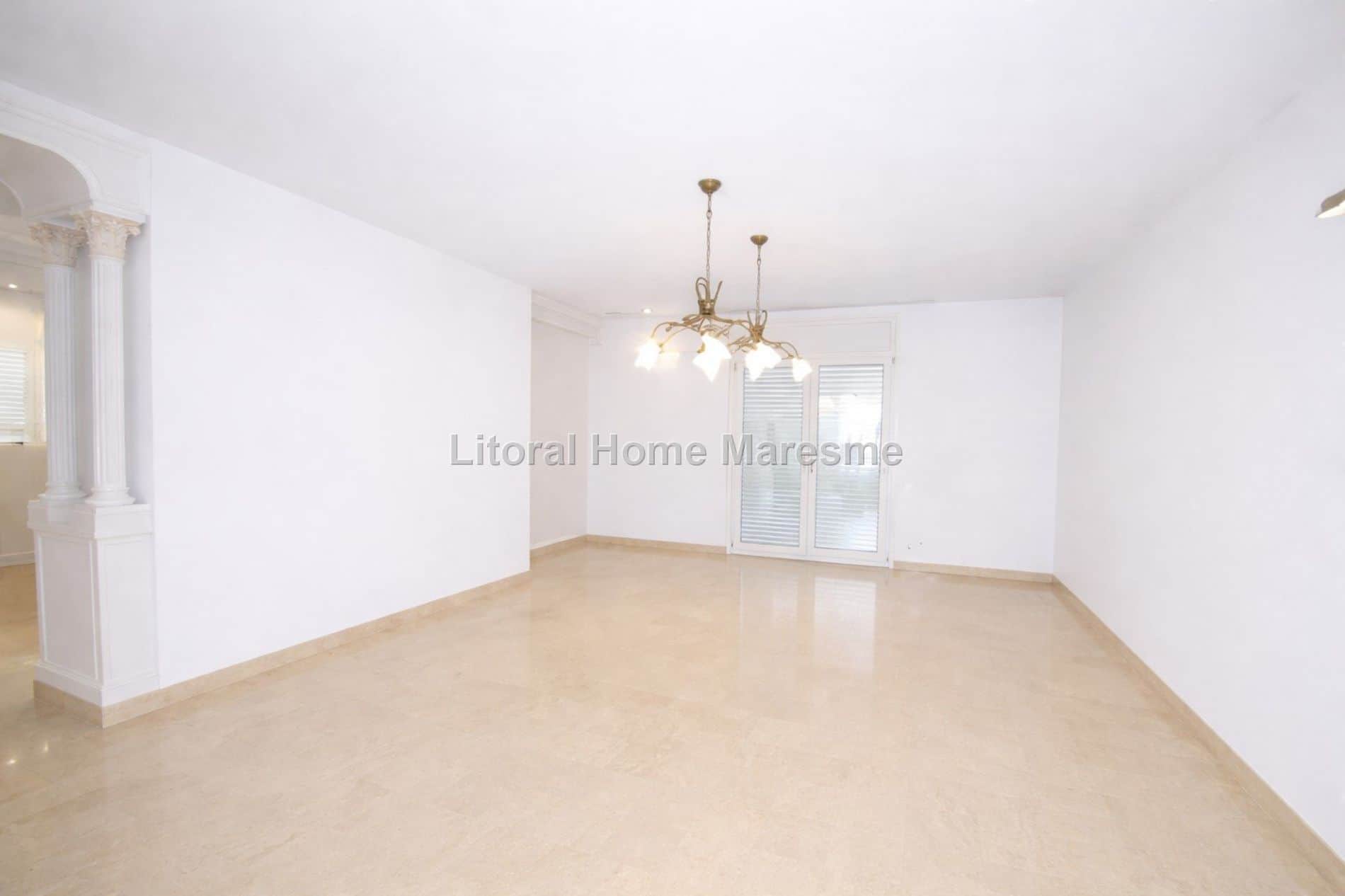 Mansión de lujo con vistas al mar en Santa Susanna – 941 m², parcela de 2.309 m² y piscina privada - Foto 5