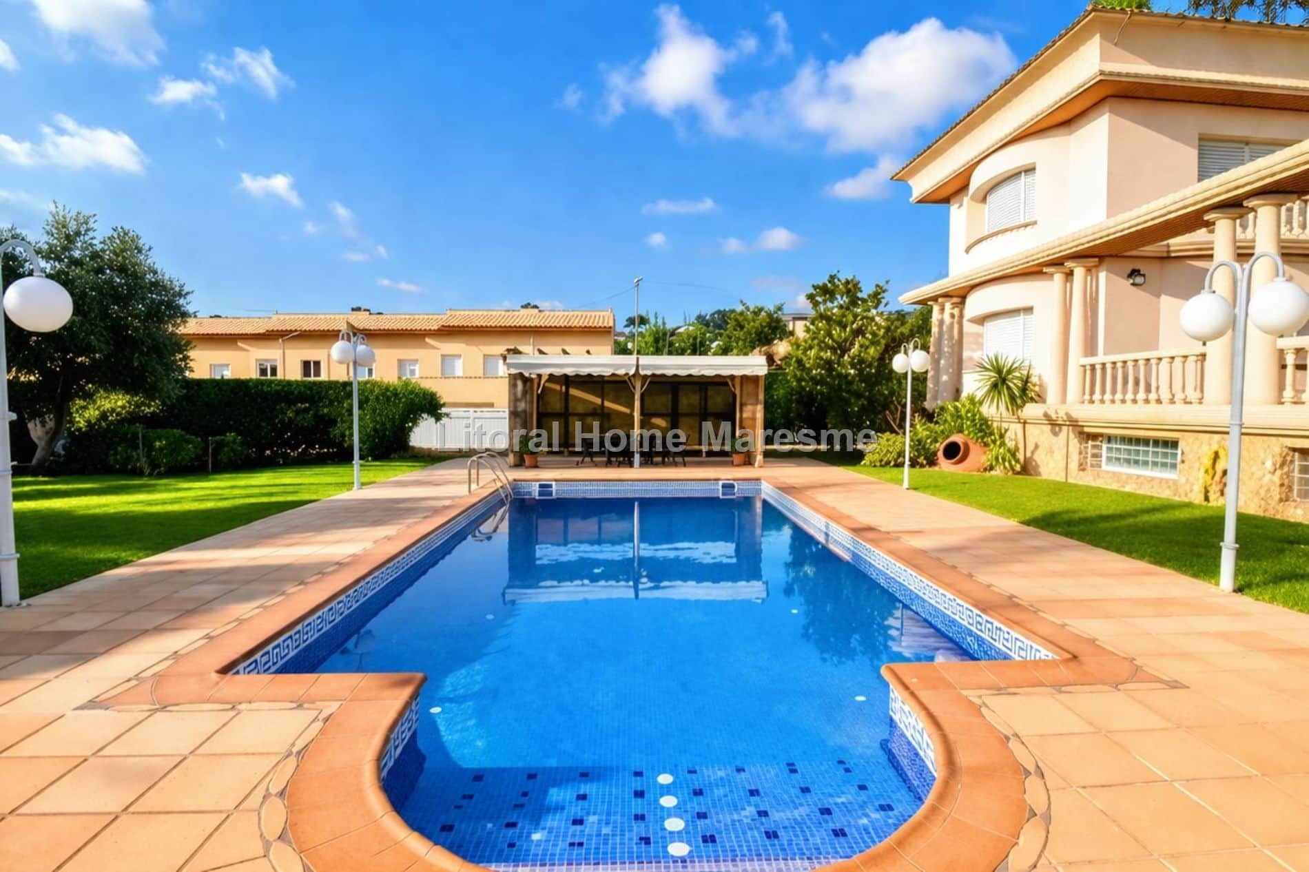 Mansión de lujo con vistas al mar en Santa Susanna – 941 m², parcela de 2.309 m² y piscina privada - Foto 3
