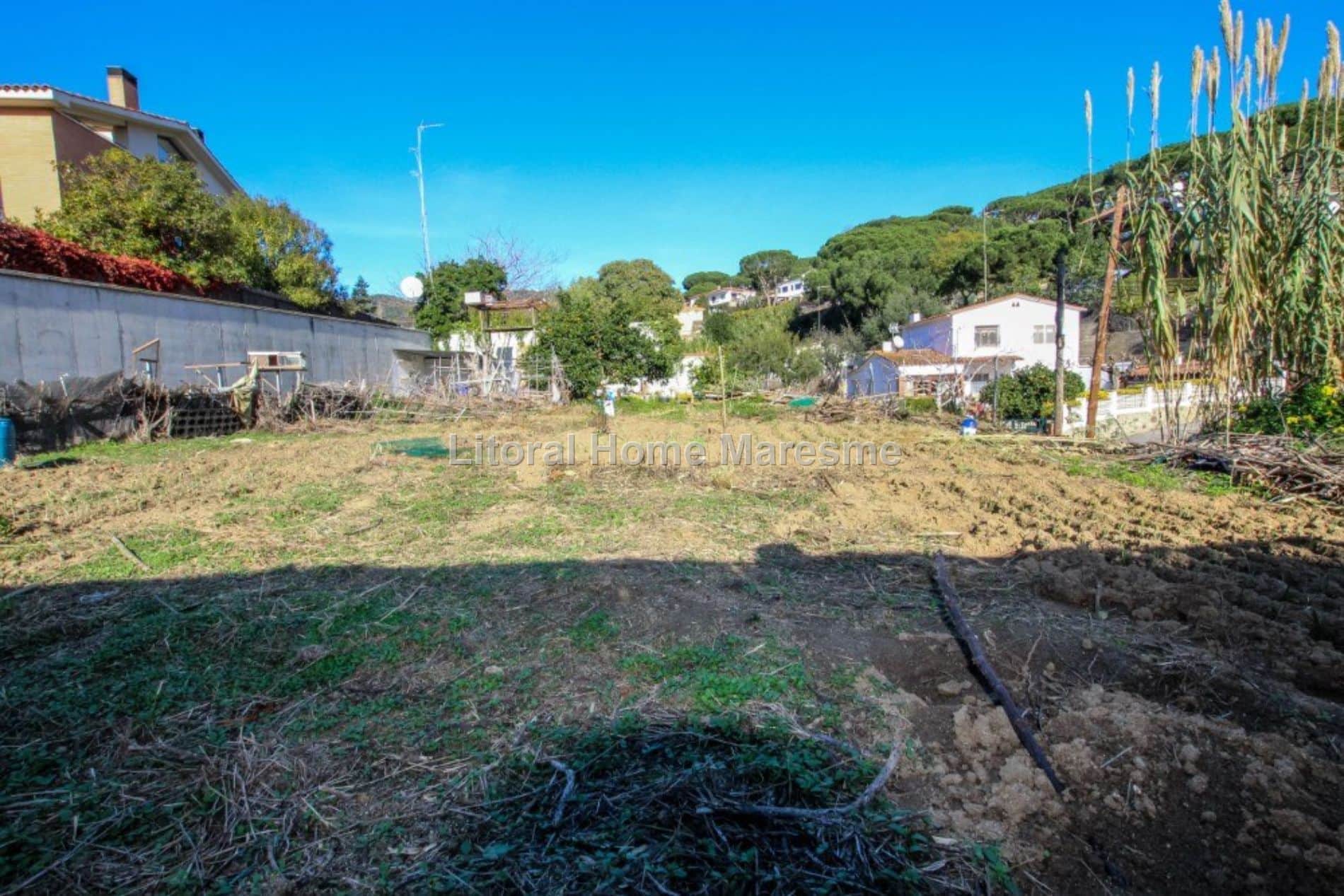 PARCELA PLANA PARA CONSTRUIR DOS VIVIENDAS EN EL CENTRO DE CABRILS - Foto 2