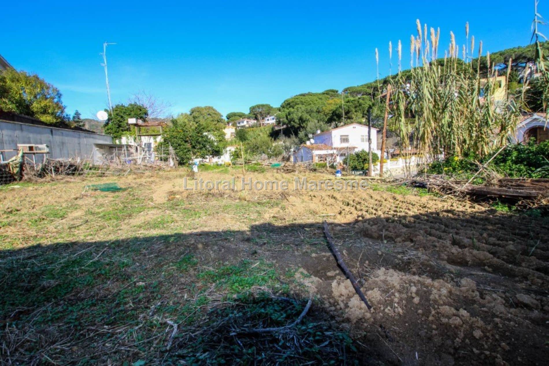 PARCELA PLANA PARA CONSTRUIR DOS VIVIENDAS EN EL CENTRO DE CABRILS - Foto 3