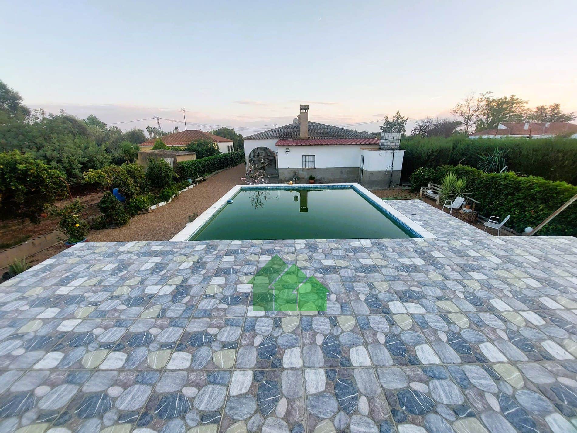 C-1024 VENTA DE TERRENO CON DOS CASAS Y PISCINA EN CAMINO VIEJO BARBAÑO. MONTIJO - Foto 2