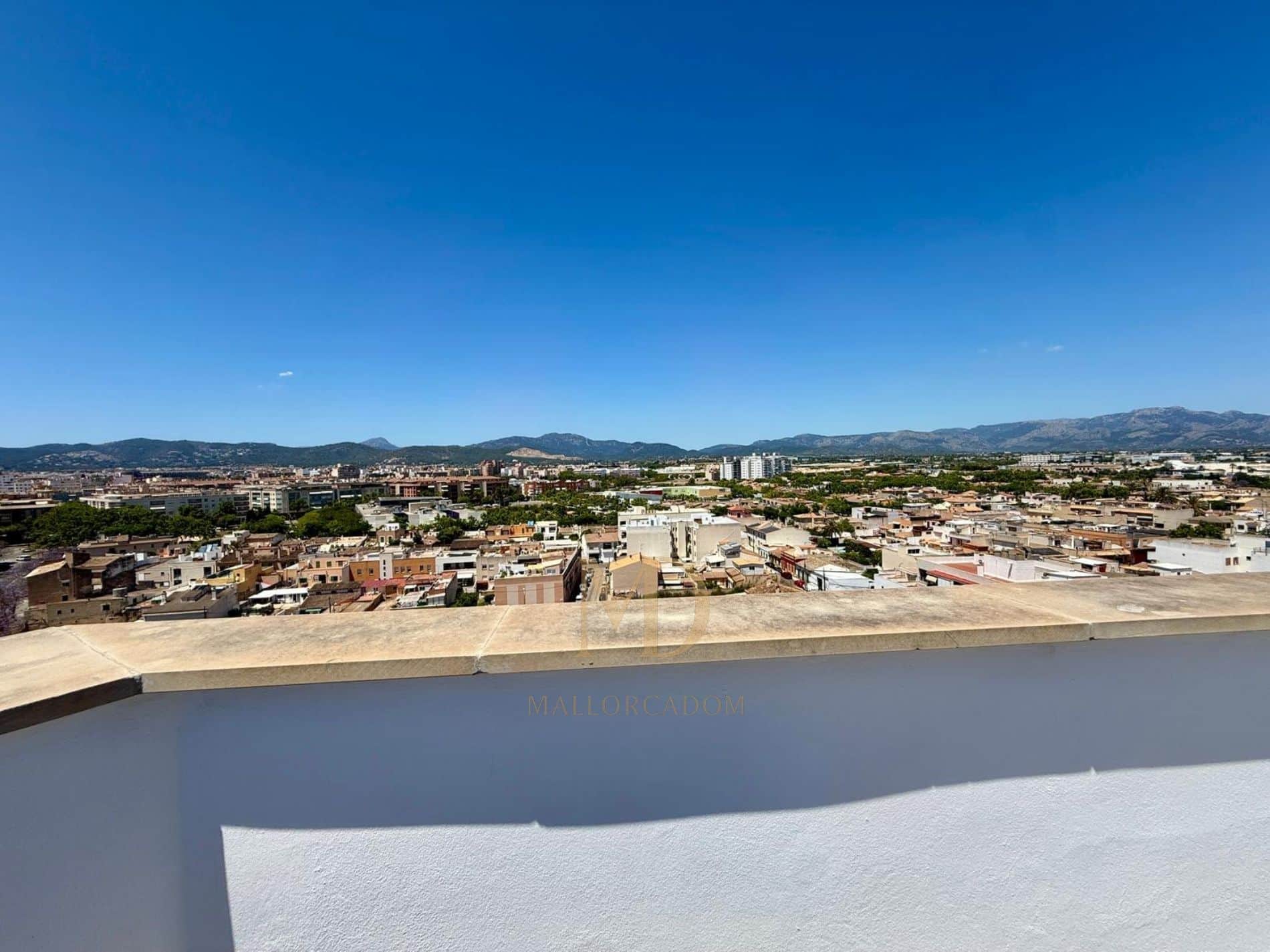 Espectacular ático con gran terraza en planta, vistas despejadas y garaje en Amanecer - Foto 2