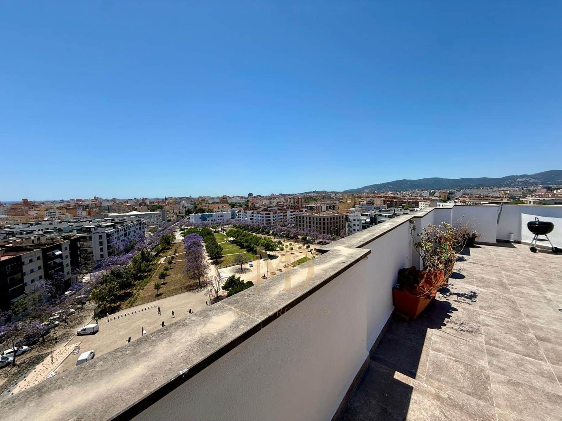 Espectacular ático con gran terraza en planta, vistas despejadas y garaje en Amanecer - Foto 4