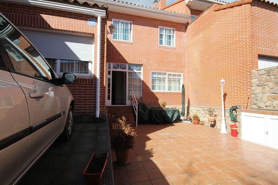CHALET ADOSADO DE 4 DORMITORIOS EN VENTA - Foto 2