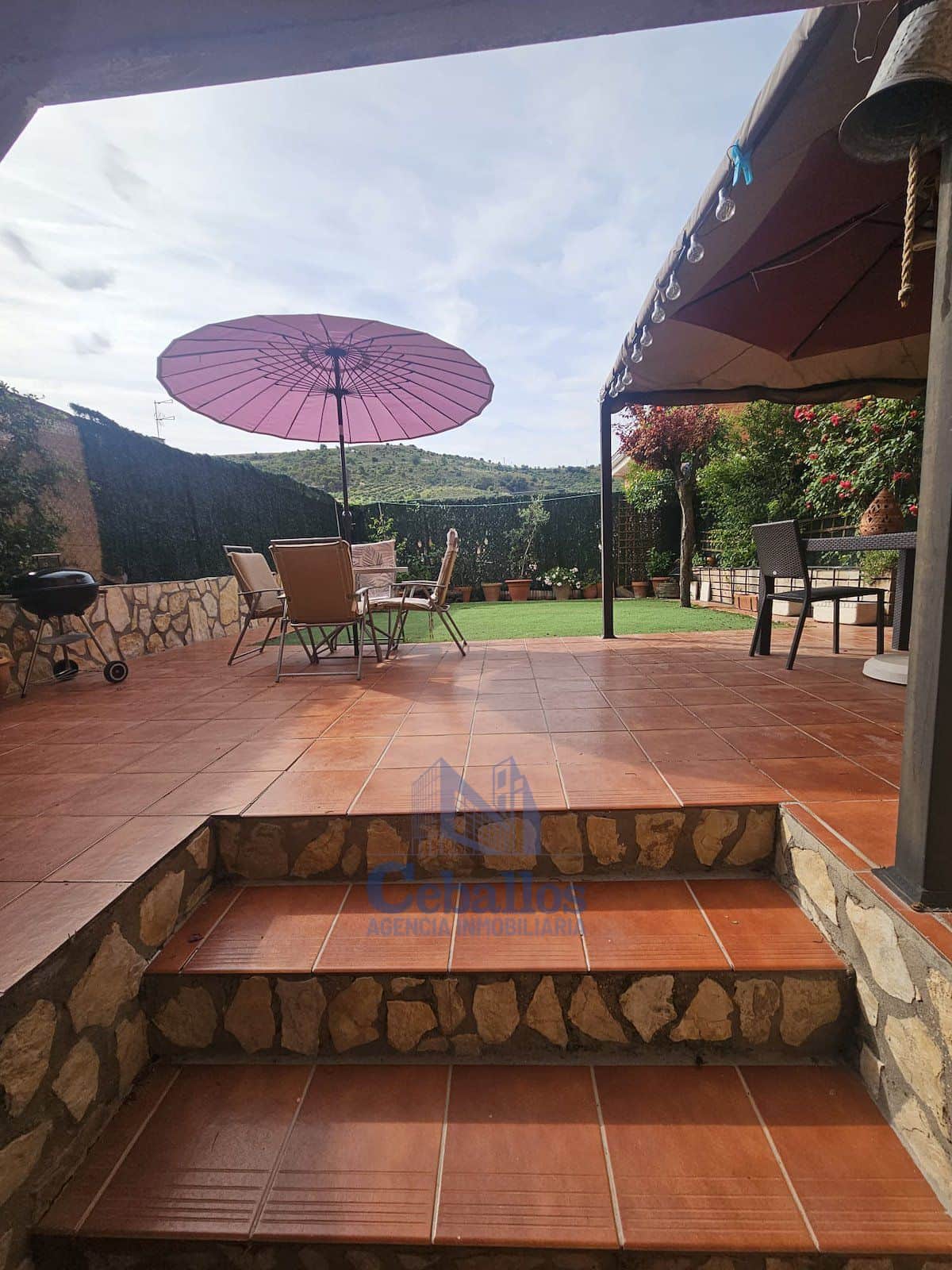 Encantador Chalet Adosado en Chiloeches: Comodidad, Espacio y Conveniencia a Minutos de Guadalajara - Foto 4