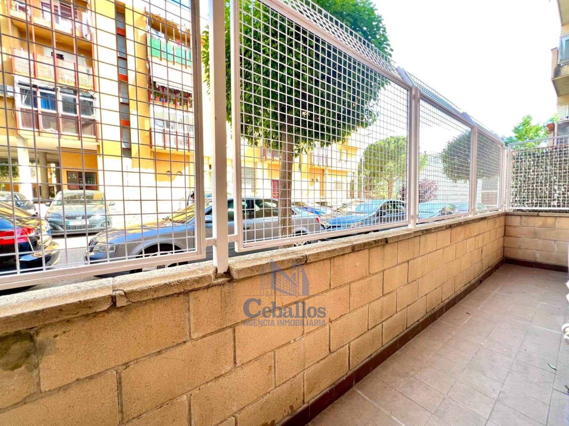 Hogar en esta encantadora vivienda situada en la codiciada zona de la Avenida del Ejército - Foto 3