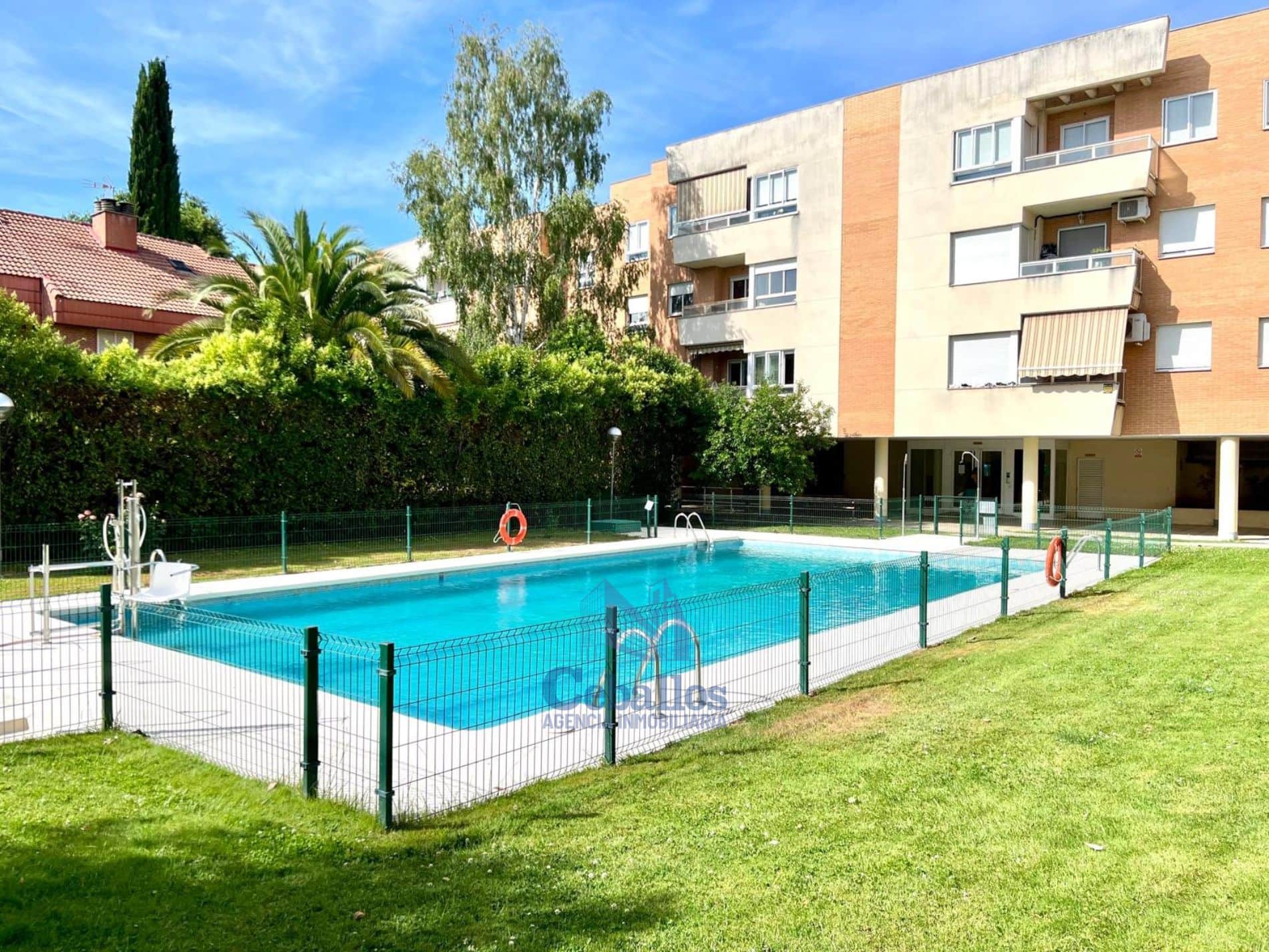 Hogar en esta encantadora vivienda situada en la codiciada zona de la Avenida del Ejército - Foto 2