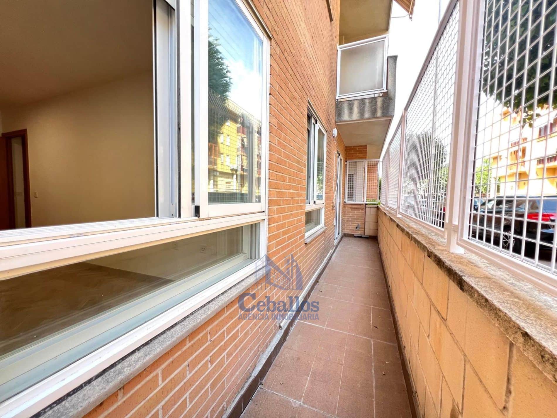 Hogar en esta encantadora vivienda situada en la codiciada zona de la Avenida del Ejército - Foto 4
