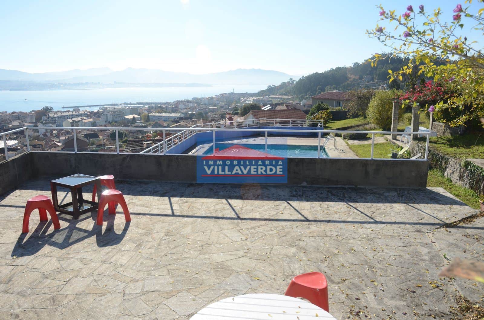 CASA CON PISCINA Y GRAN PARCELA CON PRECIOSAS VISTAS A LA RÍA - Foto 3