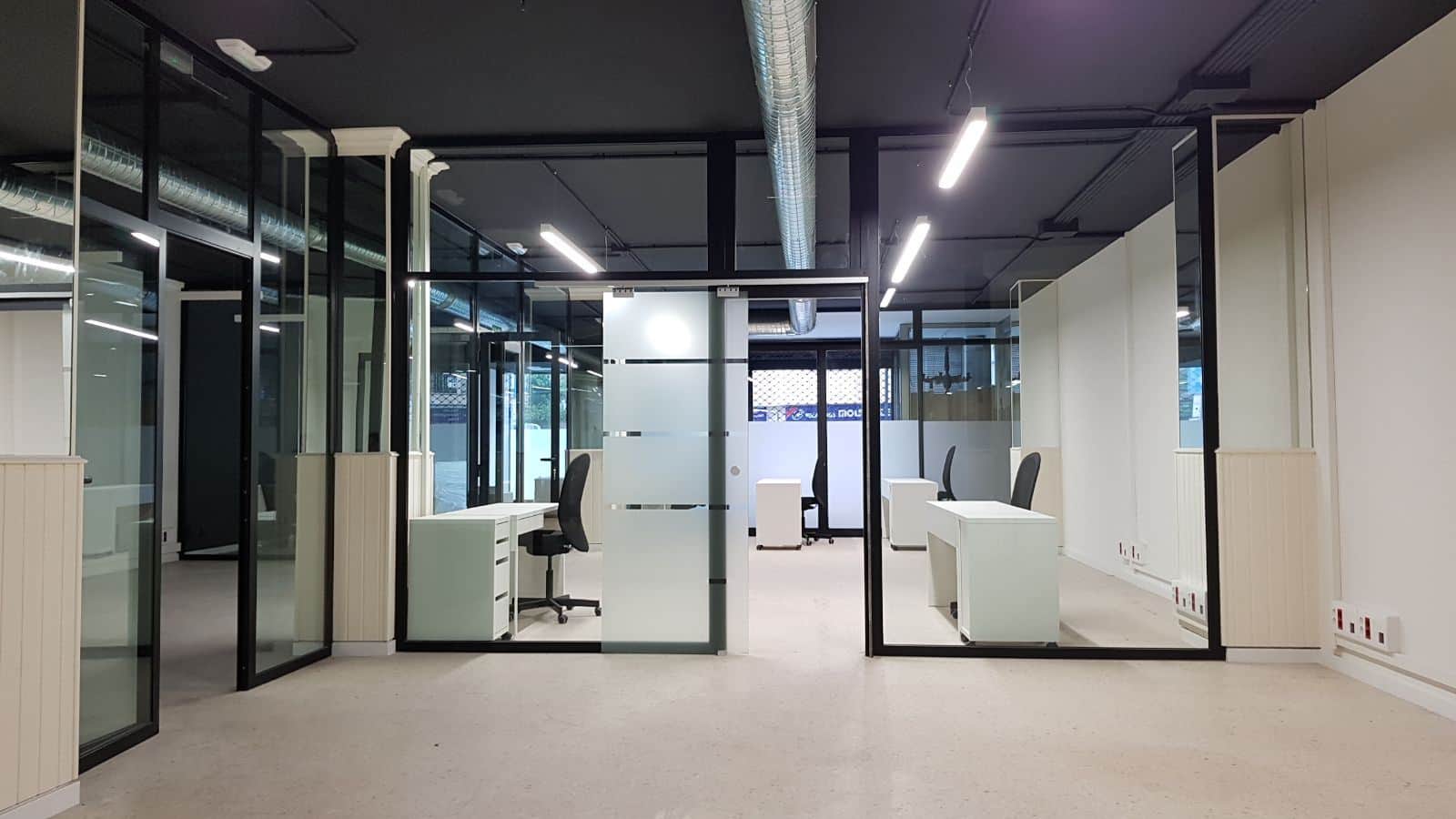 MAGNIFICA OFICINA DE 300 M2 TOTALMENTE REFORMADA EN CANGAS DE MORRAZO - Foto 4