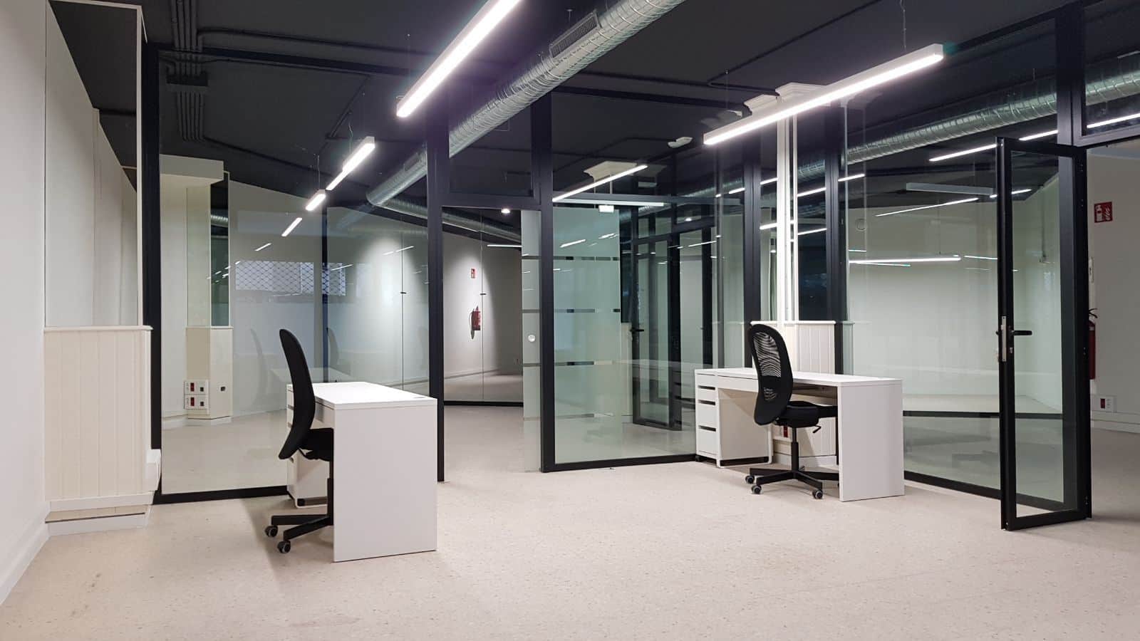 MAGNIFICA OFICINA DE 300 M2 TOTALMENTE REFORMADA EN CANGAS DE MORRAZO - Foto 3