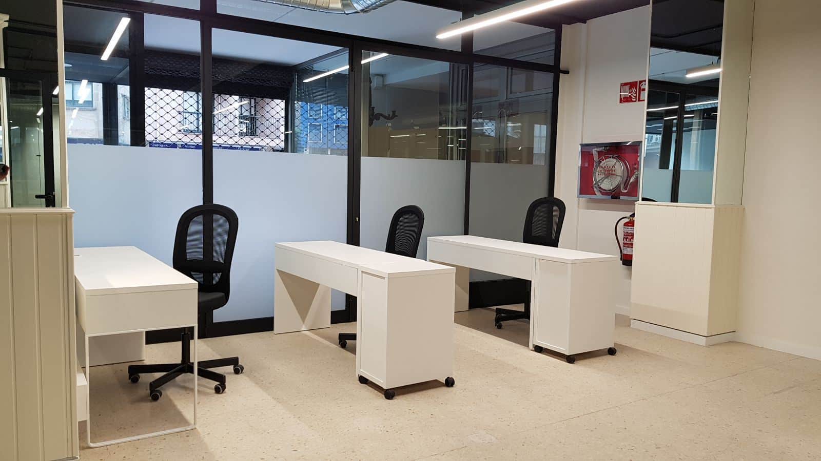 MAGNIFICA OFICINA DE 300 M2 TOTALMENTE REFORMADA EN CANGAS DE MORRAZO - Foto 2
