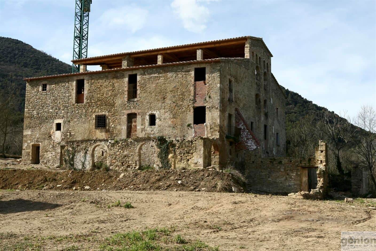 MASIA CERCA DEL LAGO DE BANYOLES. 14HA. DE TERRENO Y 1.900M² CONSTRUIDOS - Foto 3