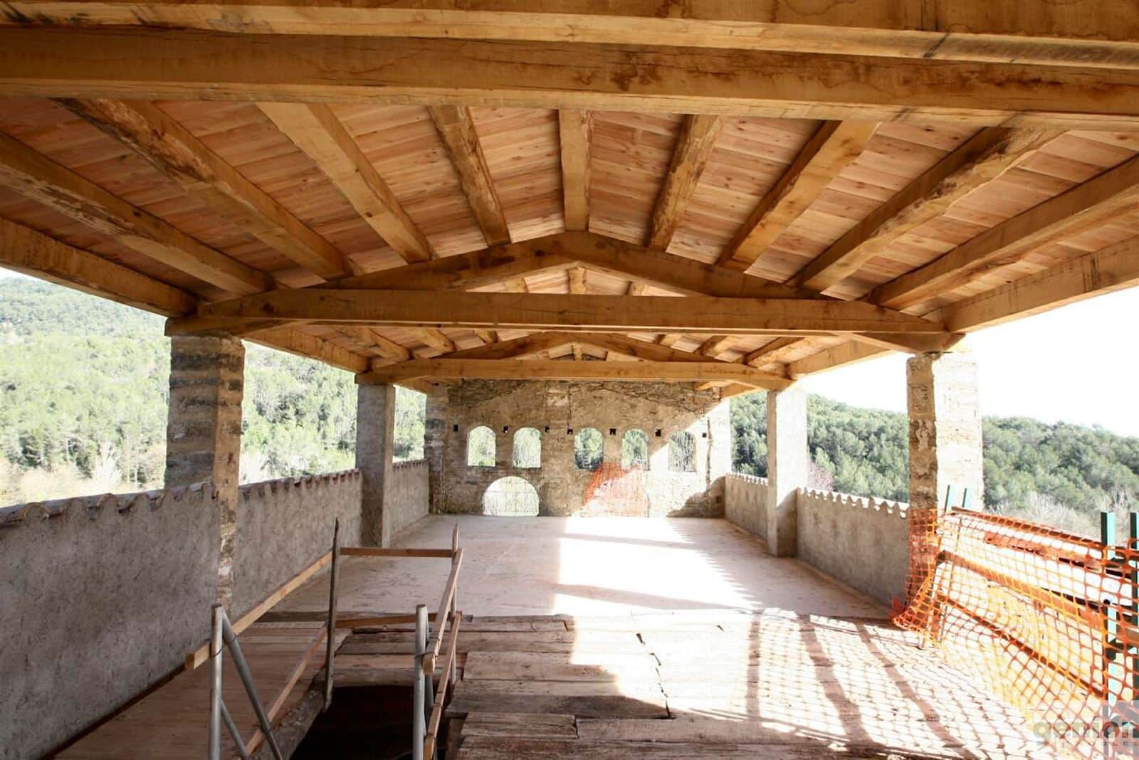 MASIA CERCA DEL LAGO DE BANYOLES. 14HA. DE TERRENO Y 1.900M² CONSTRUIDOS - Foto 2