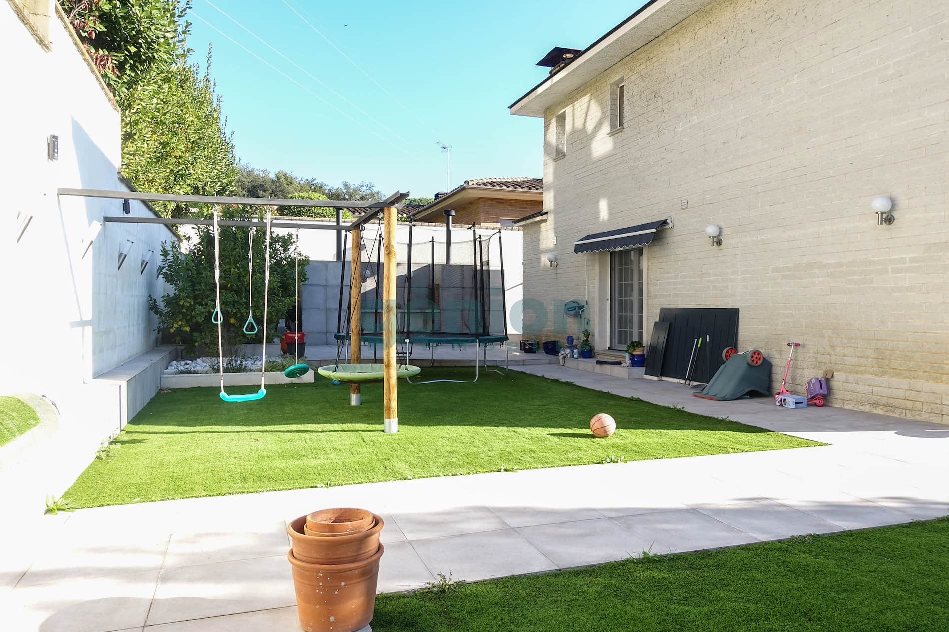 CASA ESQUINERA EN TORRES DE PALAU II. PARCELA DE 601 m² Y 317 m² CONSTRUIDOS - Foto 5