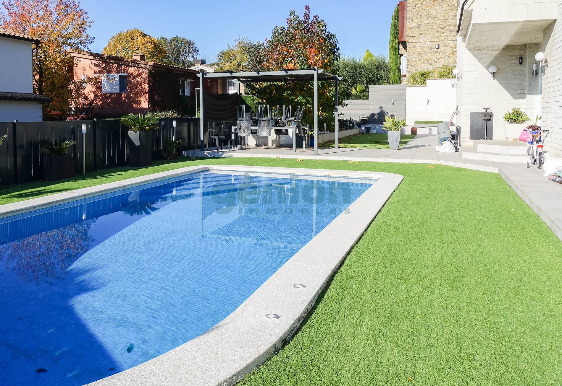 CASA ESQUINERA EN TORRES DE PALAU II. PARCELA DE 601 m² Y 317 m² CONSTRUIDOS - Foto 2