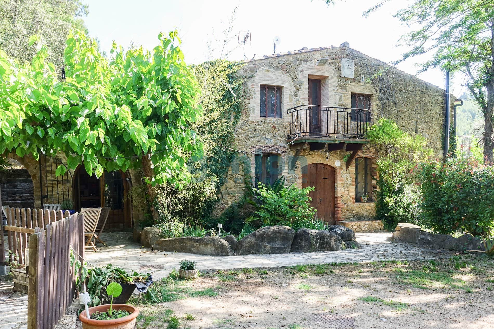 PROPIEDAD EN CISTELLA: MASÍA, 2 ANEXOS, PISCINA Y TERRENO - Foto 2