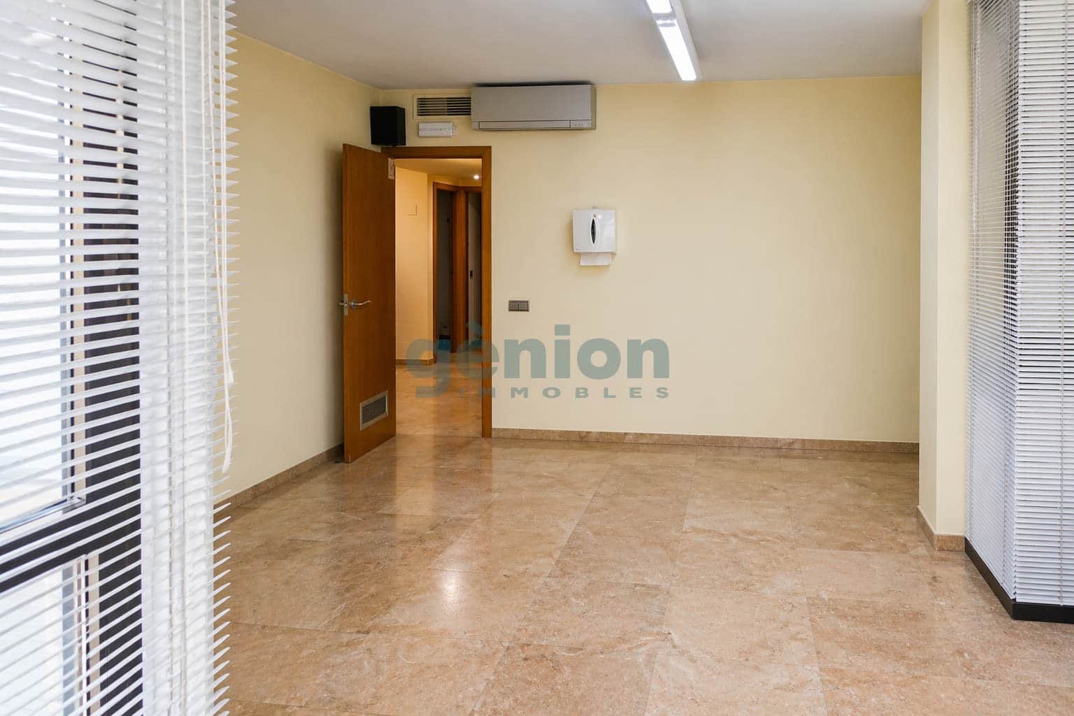 PISO ESQUINERO DE TRES HABITACIONES DOBLES, EN PLENO CENTRO DE GIRONA - Foto 3