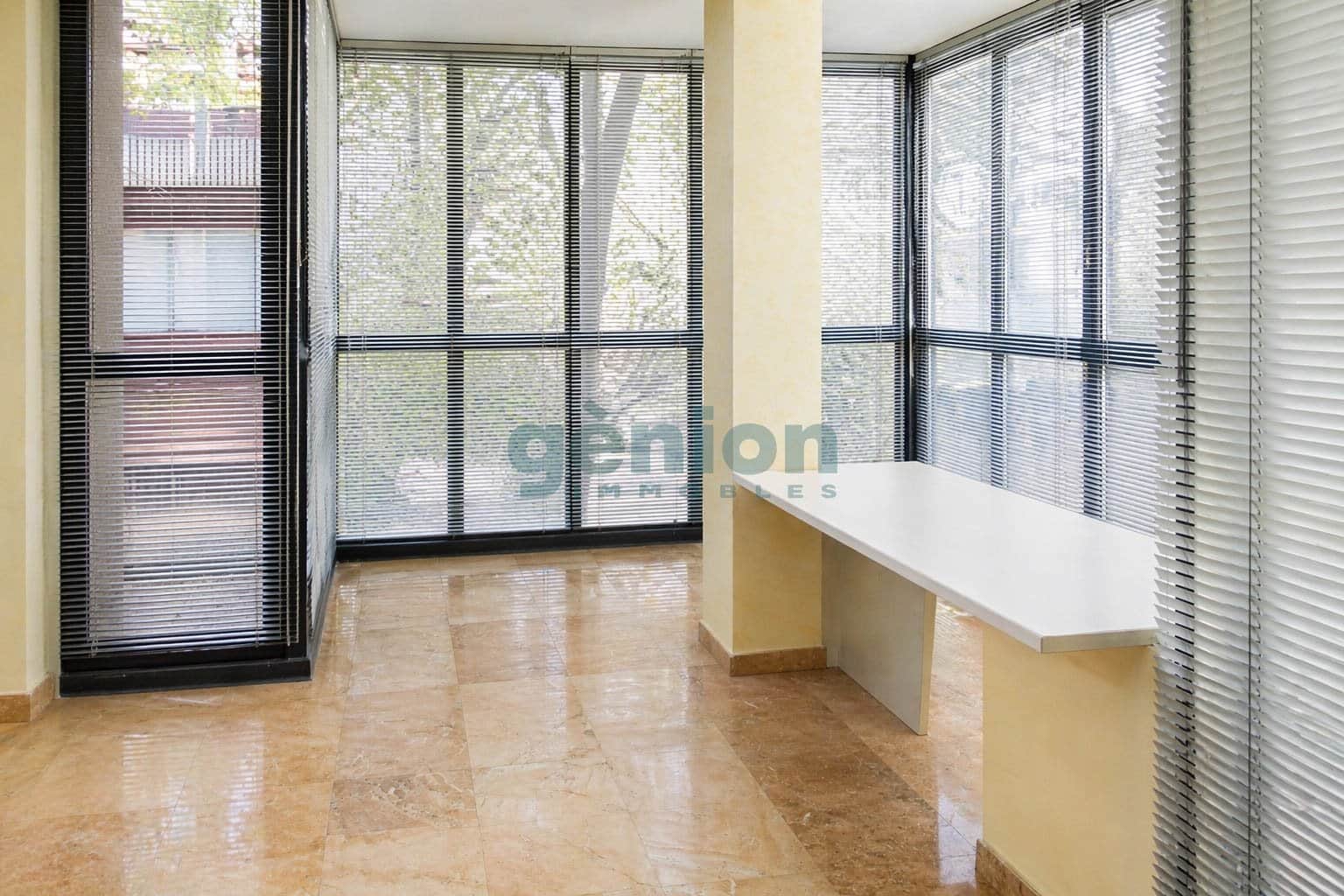 PISO ESQUINERO DE TRES HABITACIONES DOBLES, EN PLENO CENTRO DE GIRONA - Foto 2