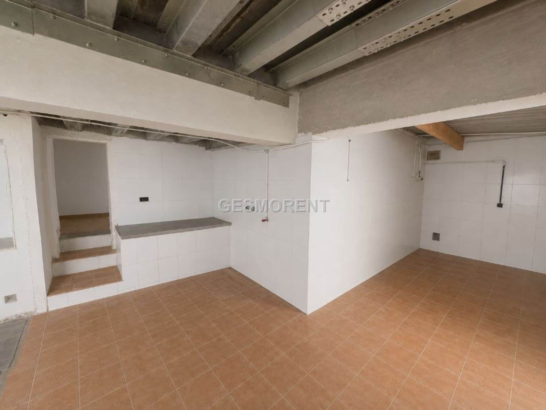 LOCAL COMERCIAL CON TERRAZA TRASERA Y PATIO EN EL ARENAL - Foto 5