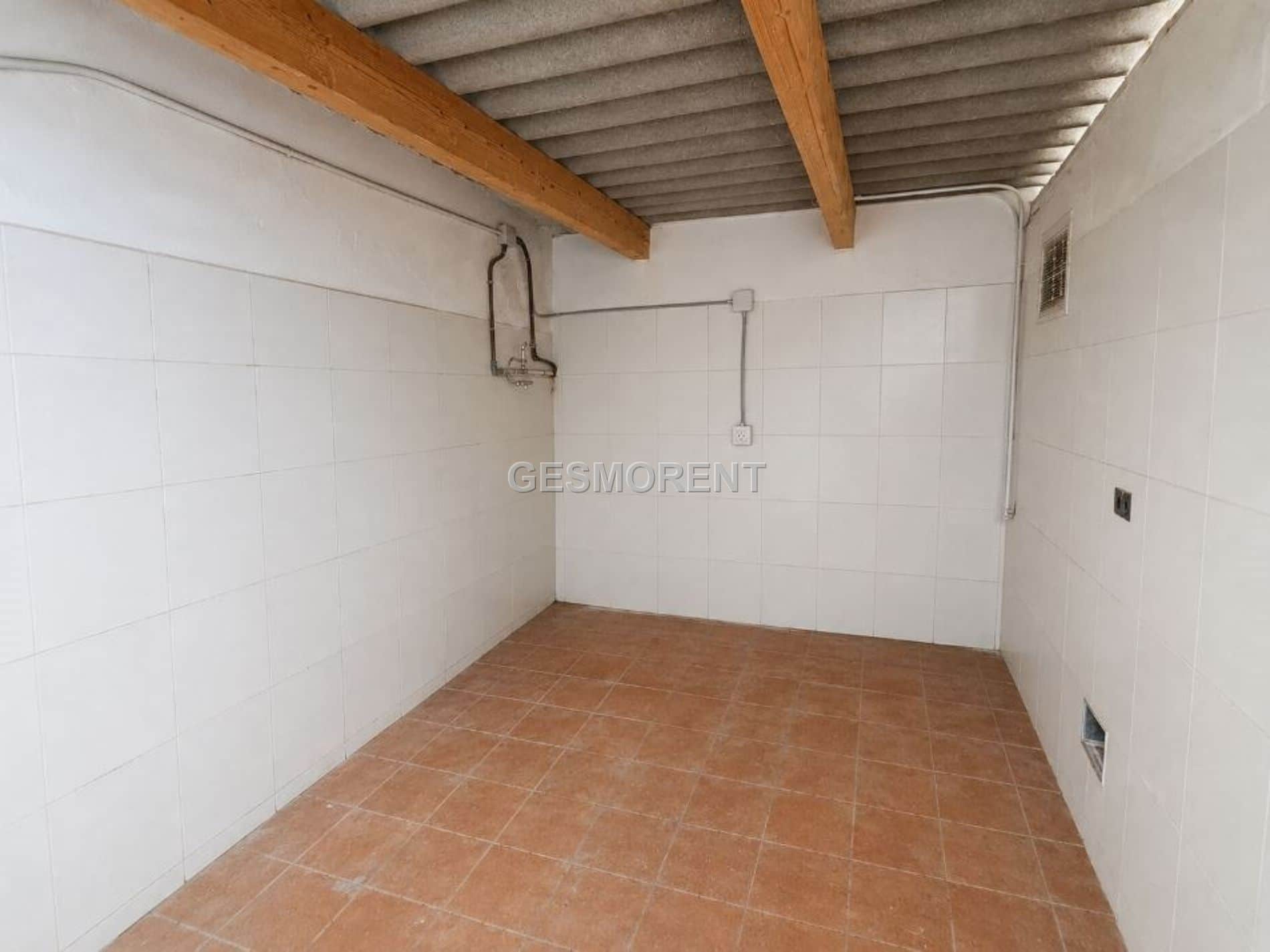 LOCAL COMERCIAL CON TERRAZA TRASERA Y PATIO EN EL ARENAL - Foto 3