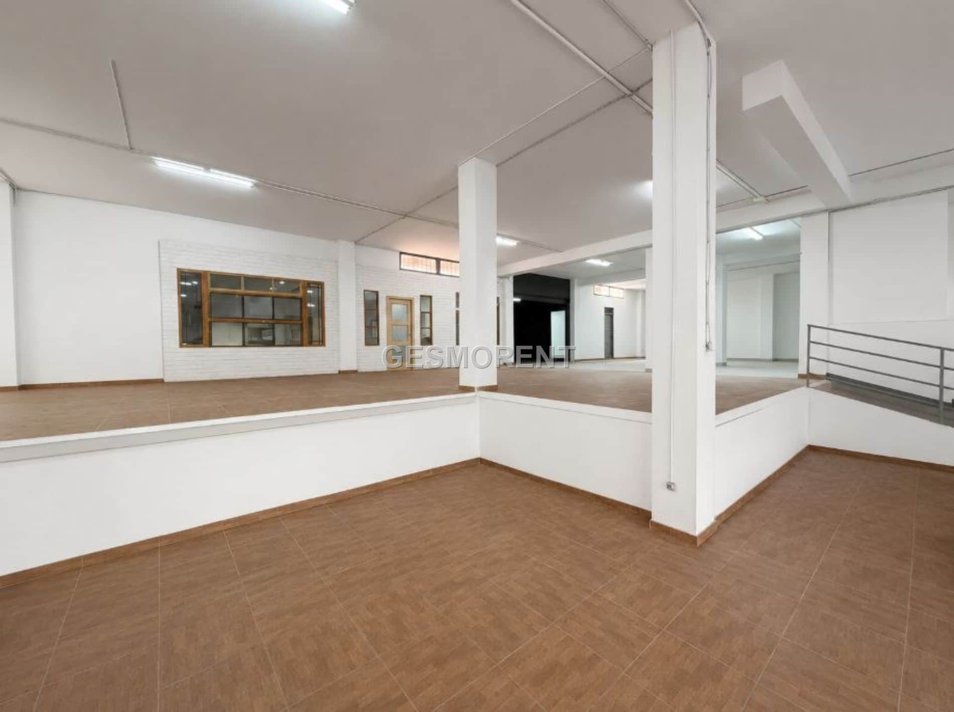 LOCAL COMERCIAL EN VENTA CON GRAN FACHADA Y PLANTA SÓTANO EN PALMA - Foto 4