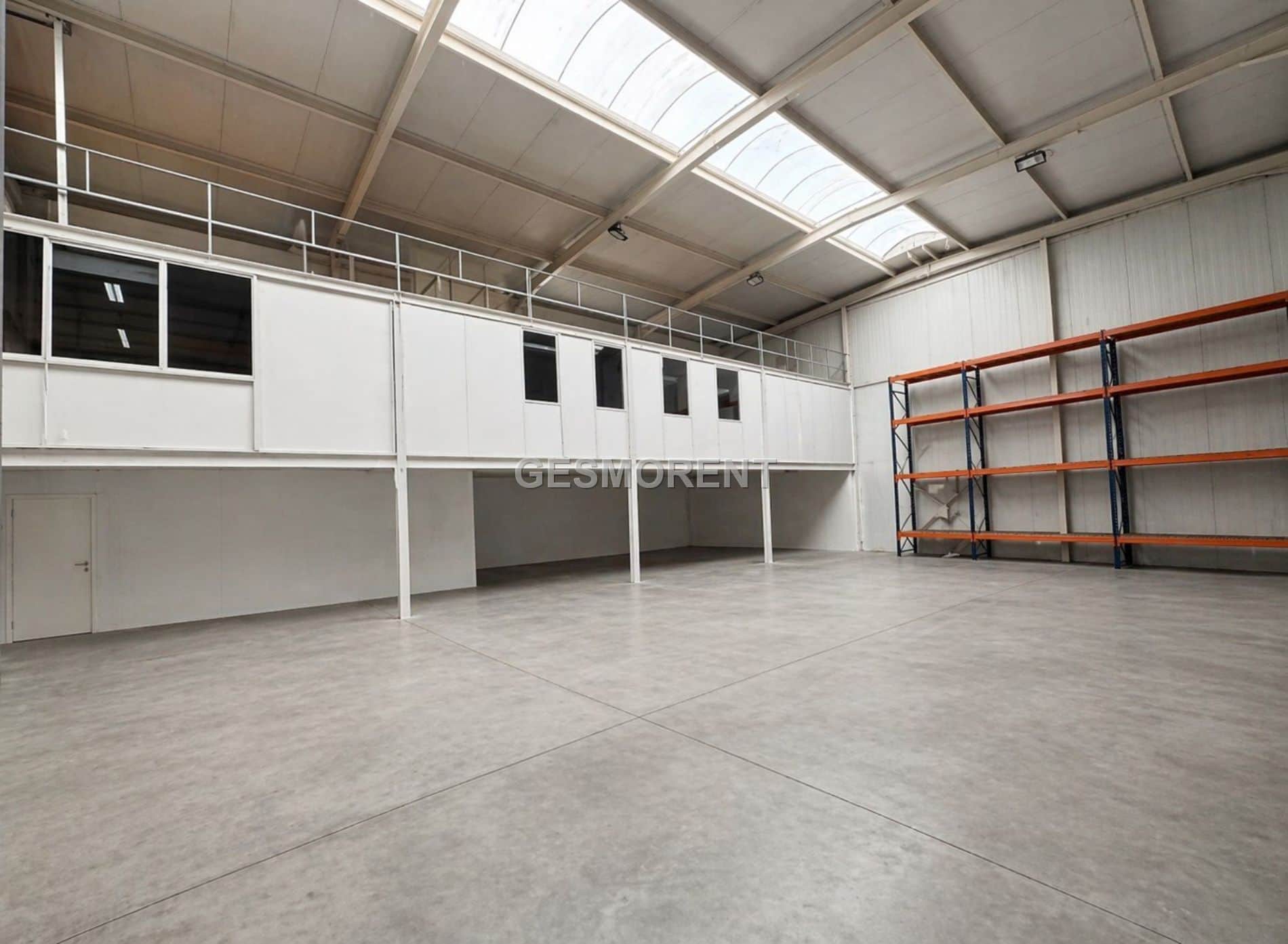 Conjunto de 3 naves industriales en venta con inquilino. - Foto 2