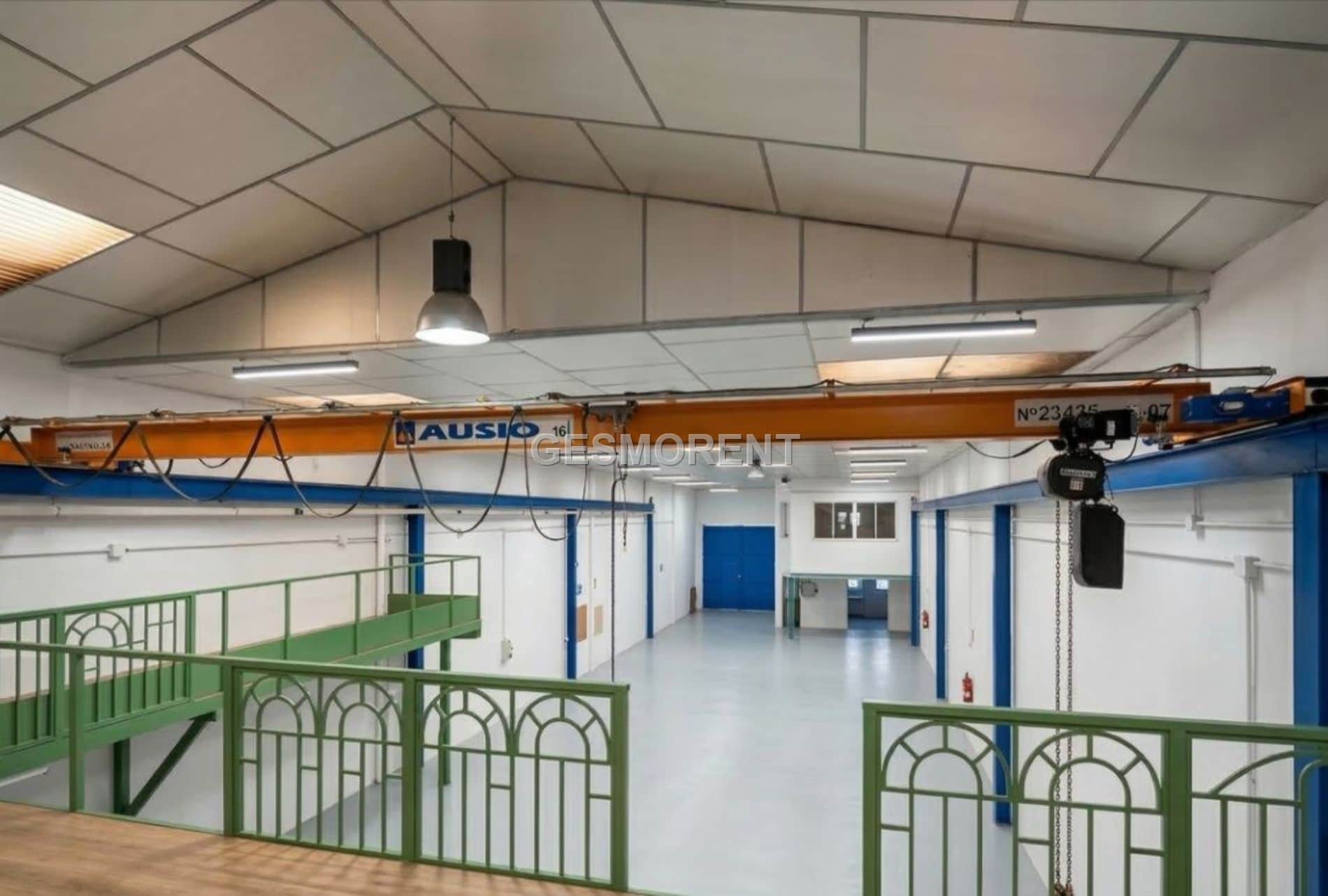 NAVE INDUSTRIAL EN VENTA CON PUENTE GRÚA Y ALTILLO - Foto 2