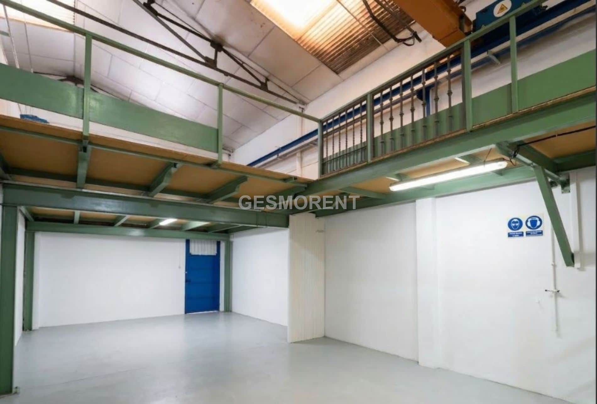 NAVE INDUSTRIAL EN VENTA CON PUENTE GRÚA Y ALTILLO - Foto 3