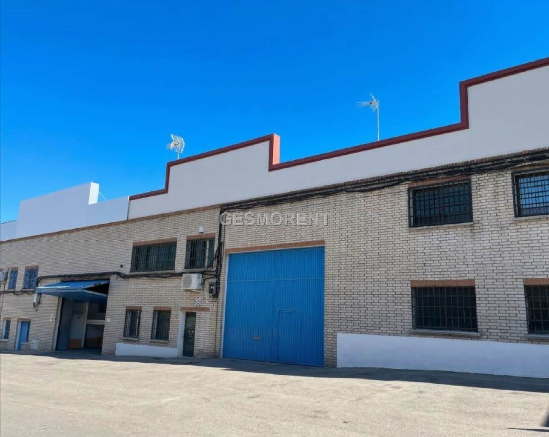 NAVE INDUSTRIAL EN VENTA CON PUENTE GRÚA Y ALTILLO - Foto 5