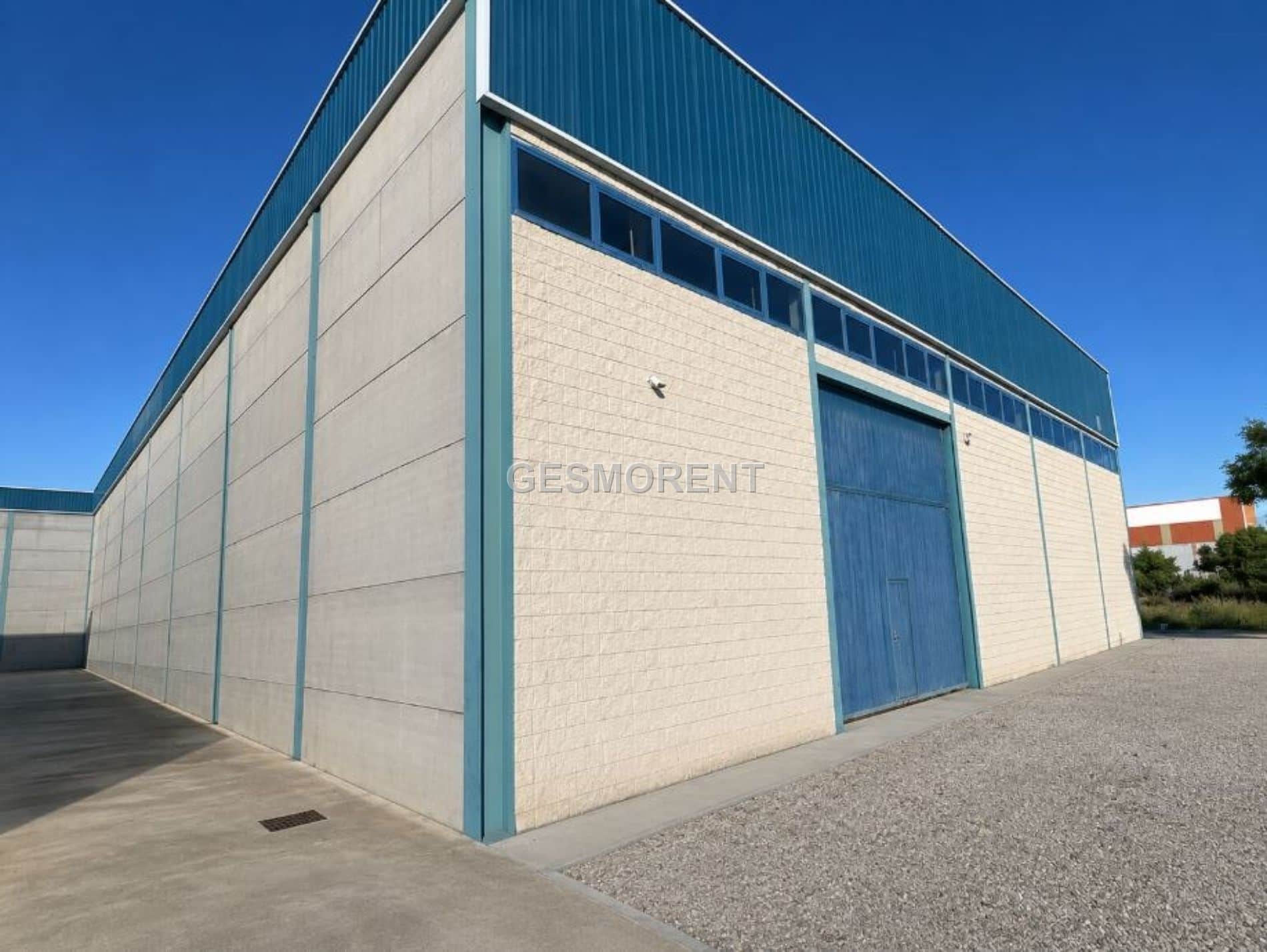 NAVE INDUSTRIAL AISLADA EN VENTA CON PATIO LATERAL Y OFICINAS EN POLÍGONO INDUSTRIAL - Foto 1