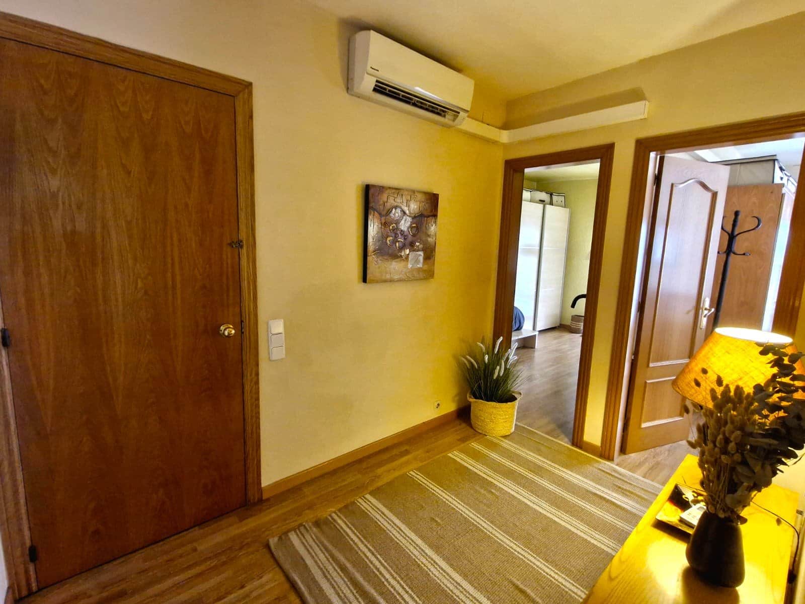PISO EN BUENA ZONA CON SOLO TRES VECINOS - Foto 2
