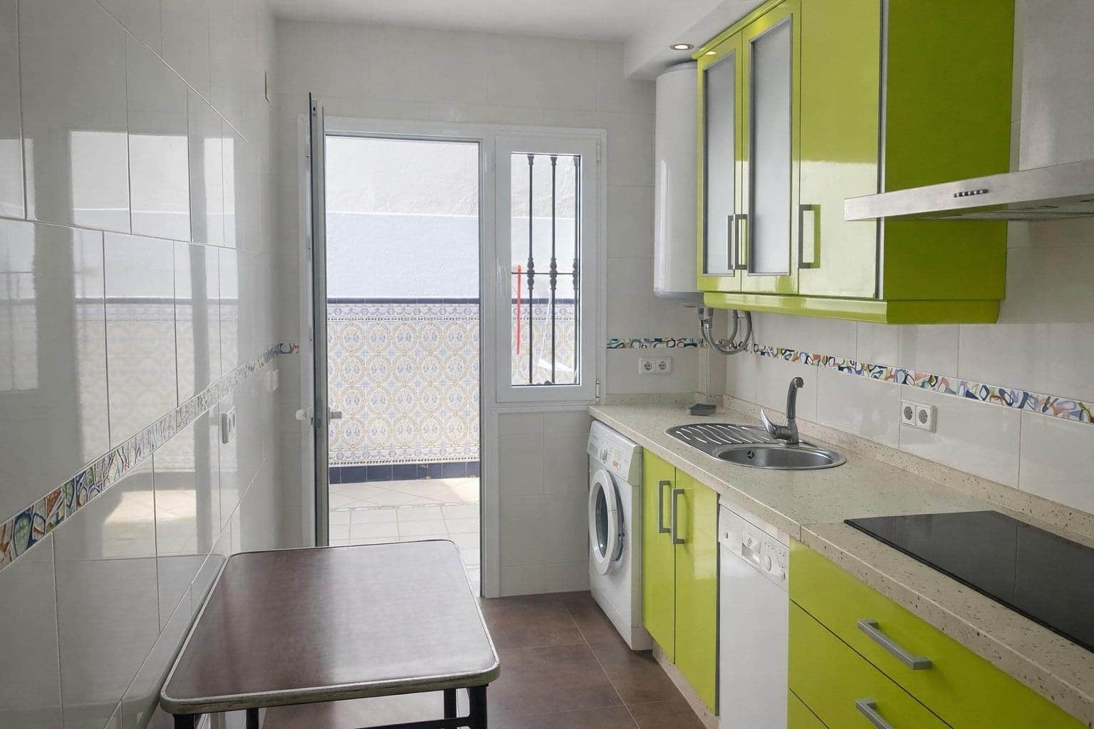 Luz, Diseño y Vida en el Corazón de Tarifa: Tu Nuevo Hogar Entre Dos Mares.- - Foto 4